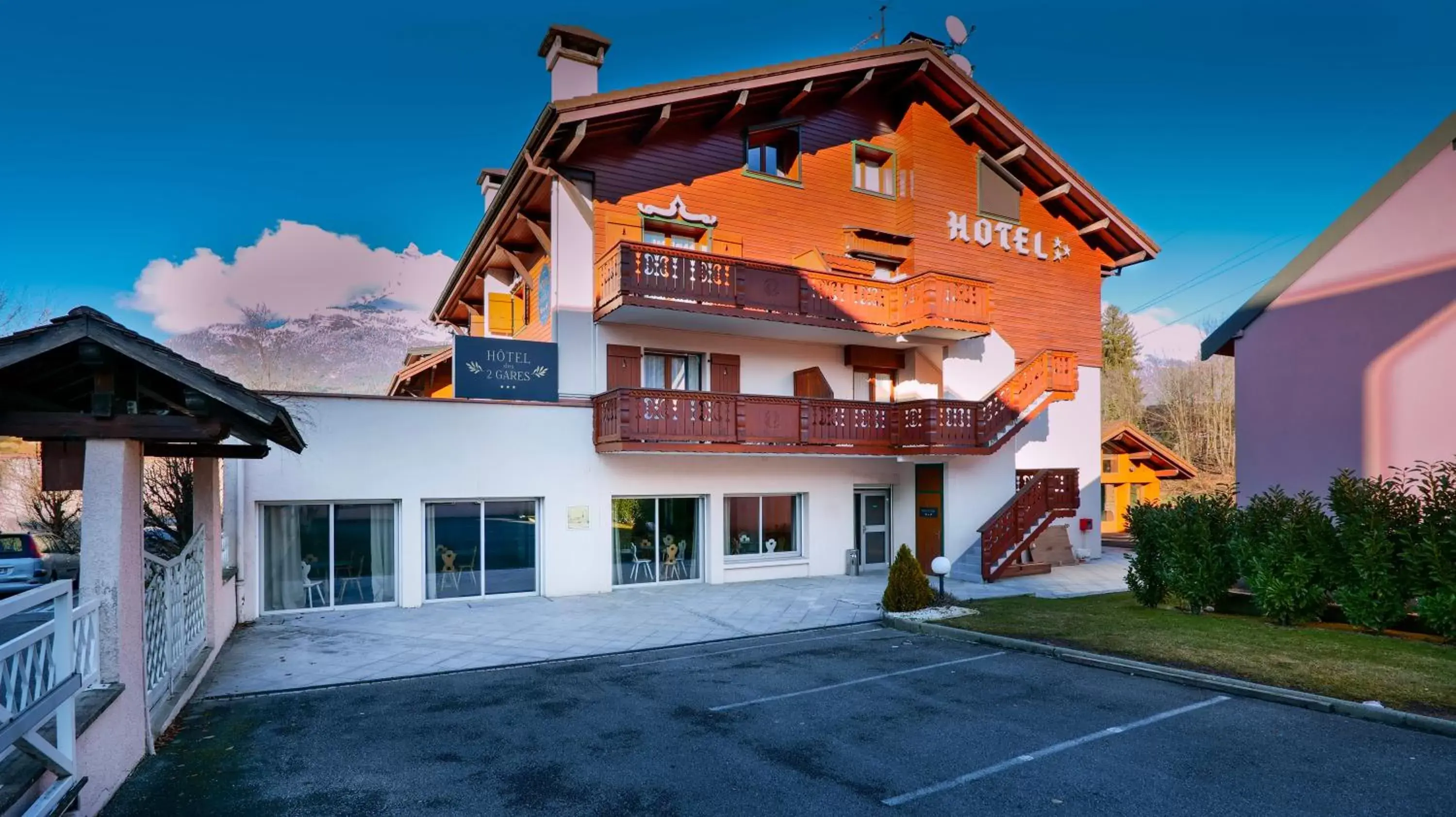 Property Building in Chalet Hôtel des 2 Gares