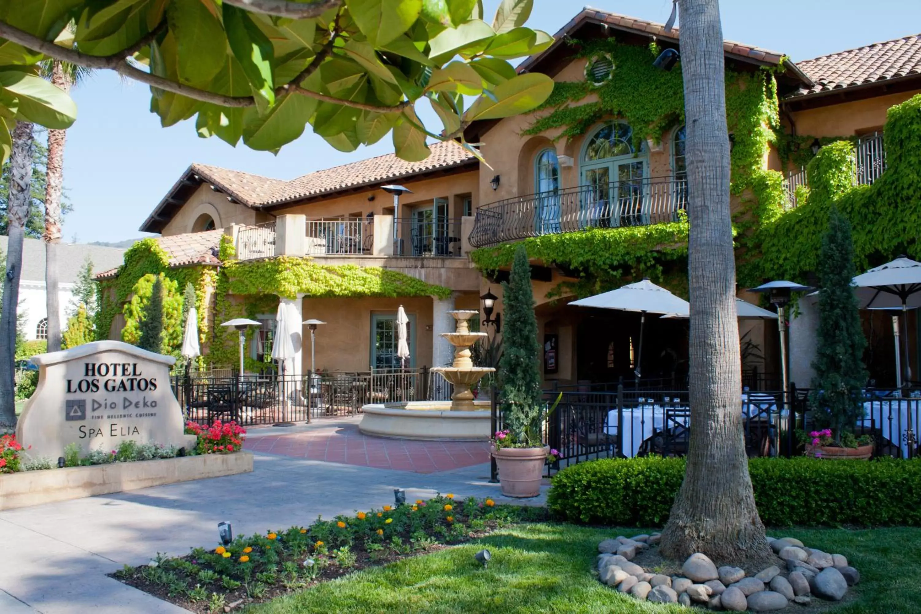 Facade/entrance, Property Building in Hotel Los Gatos