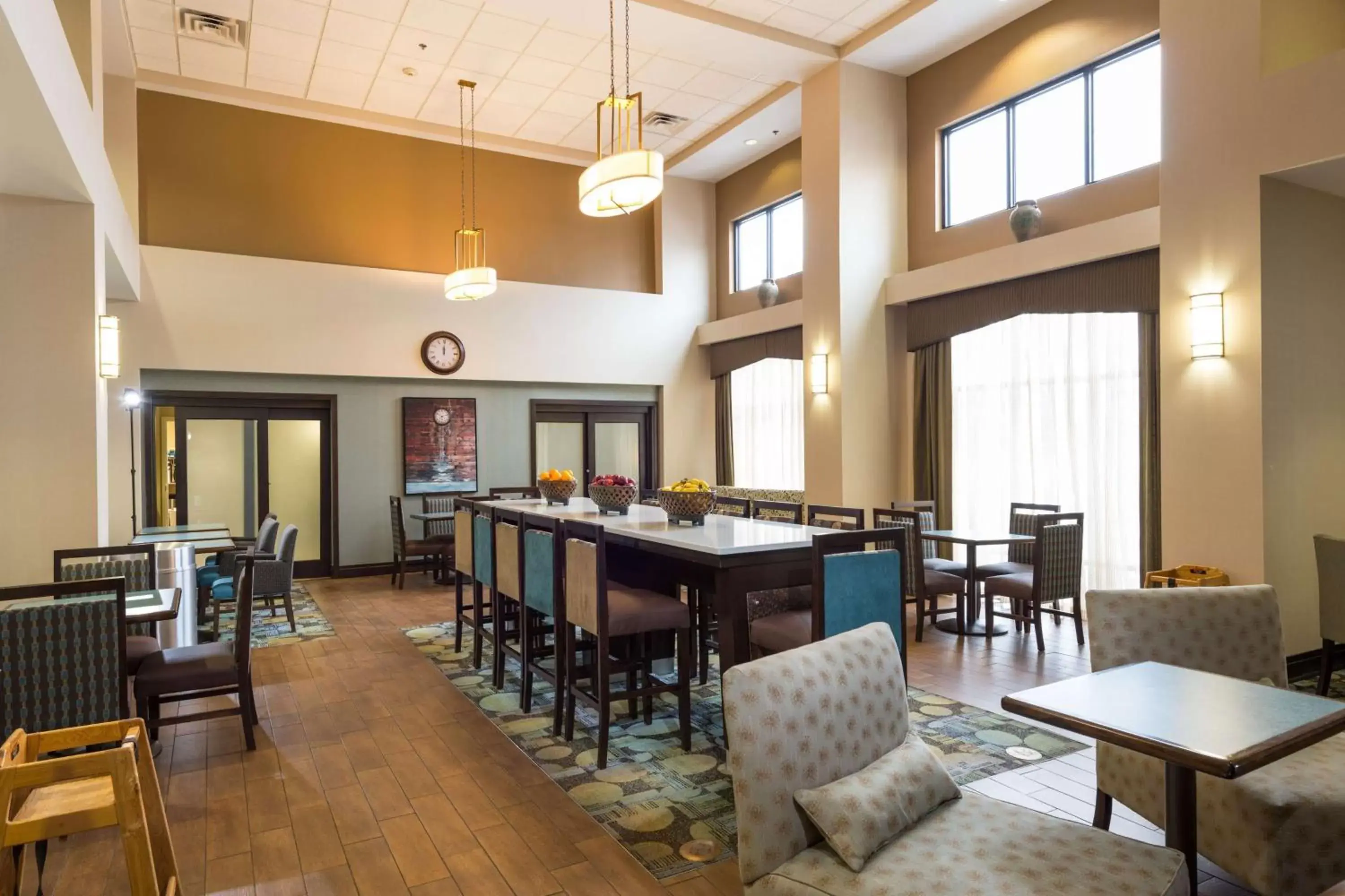 Lobby or reception, Restaurant/Places to Eat in Hampton Inn and Suites Jamestown