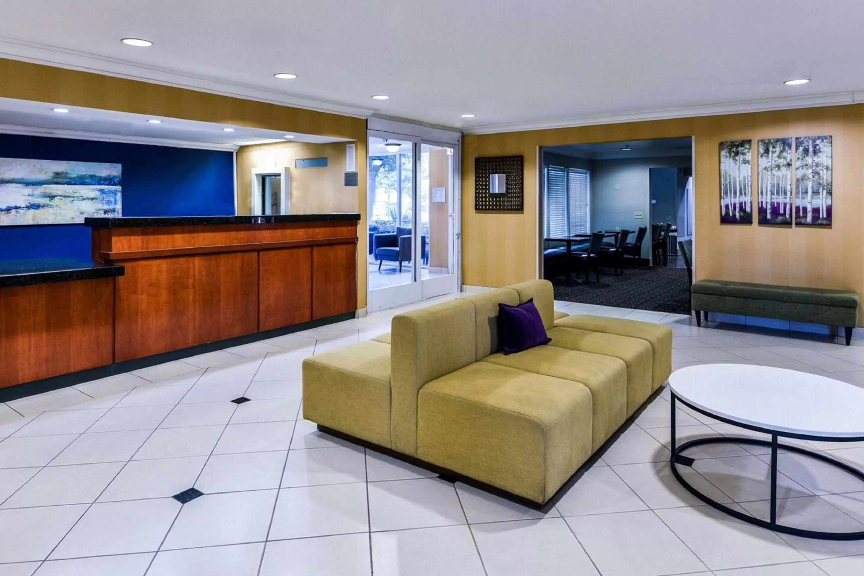 Lobby or reception in SureStay Hotel by Best Western Ontario Airport