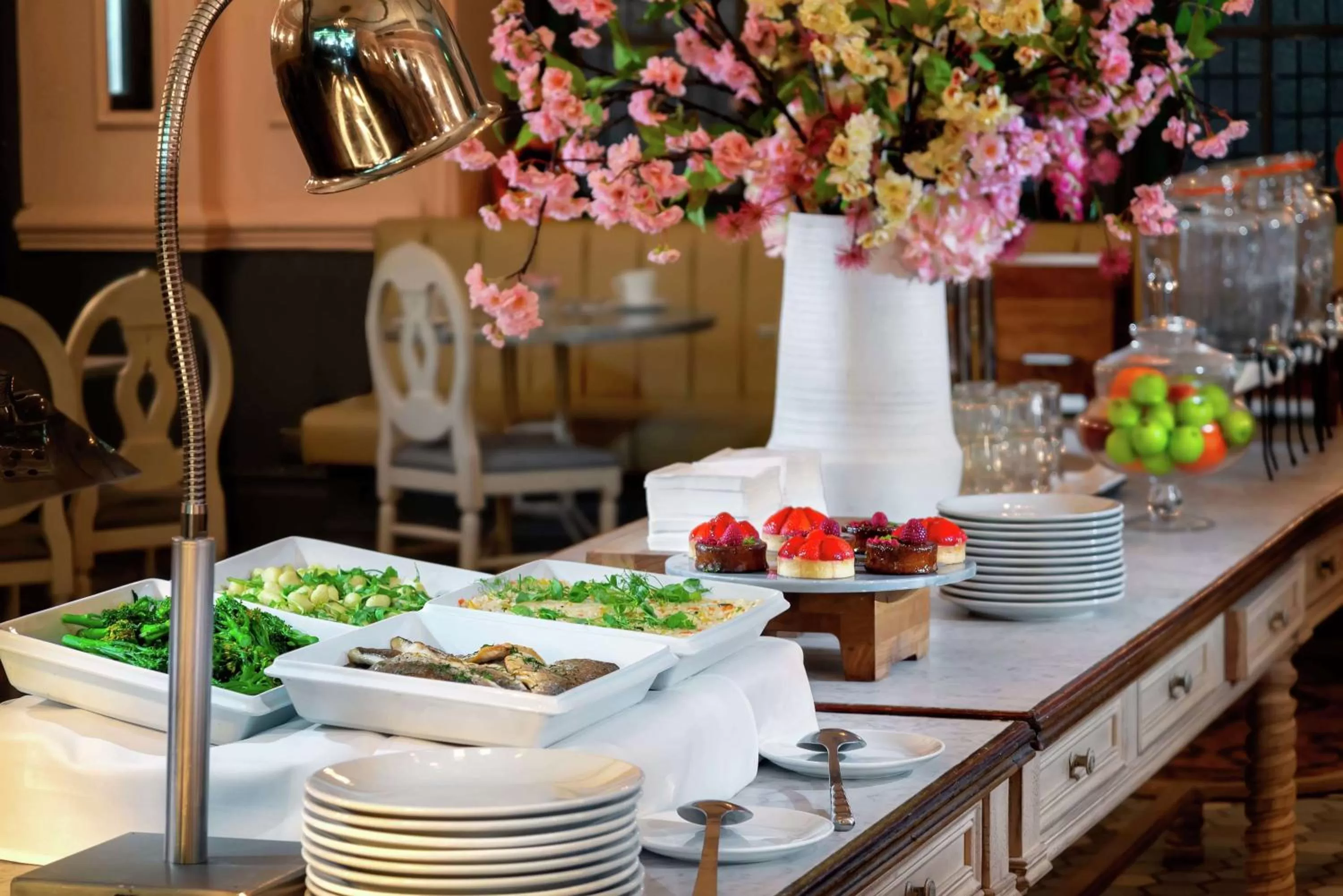 Dining area in Hilton London Hyde Park