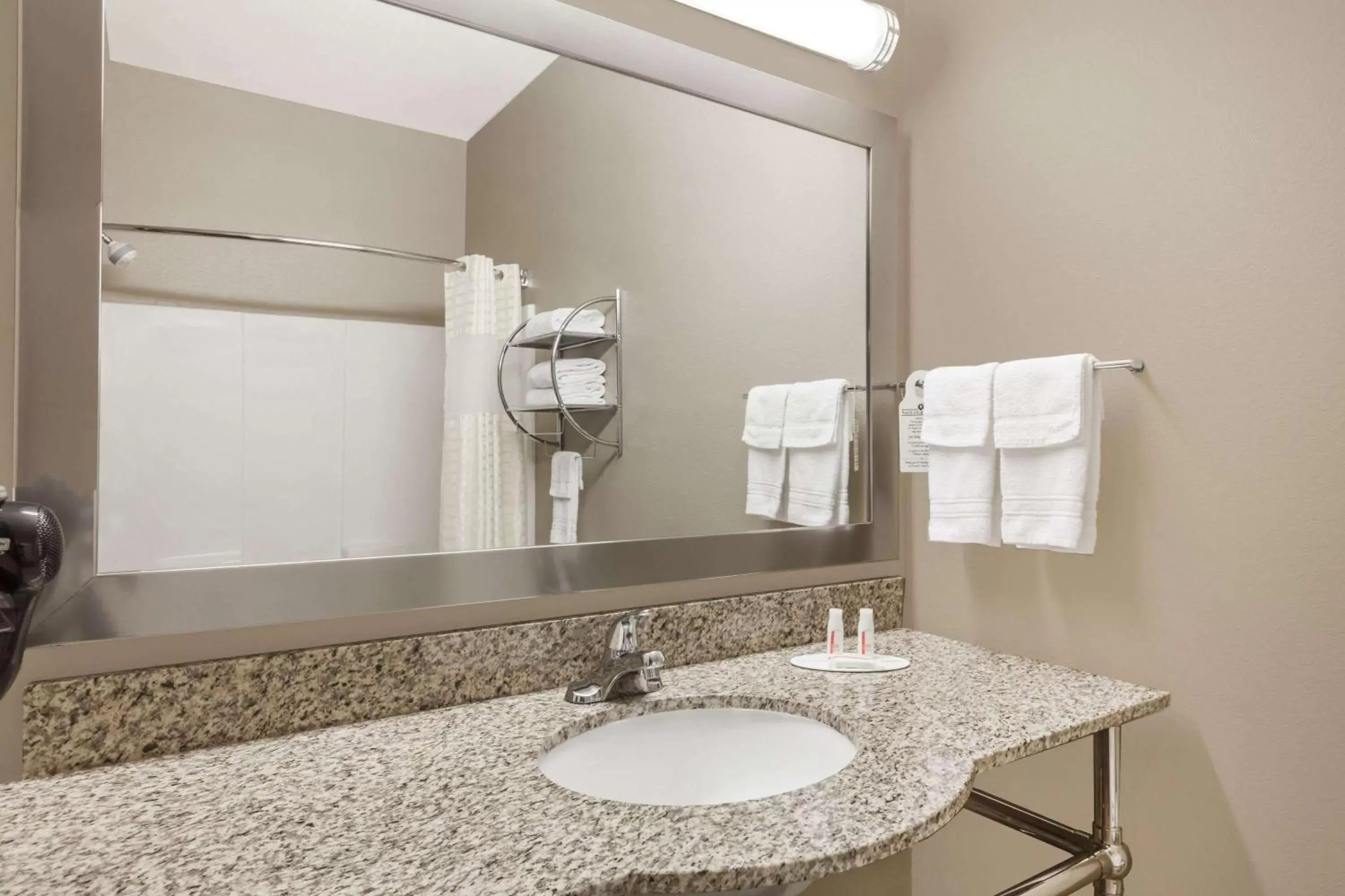 Bathroom in Days Inn & Suites by Wyndham Marquez Bathroom in Days Inn & Suites by Wyndham Marquez