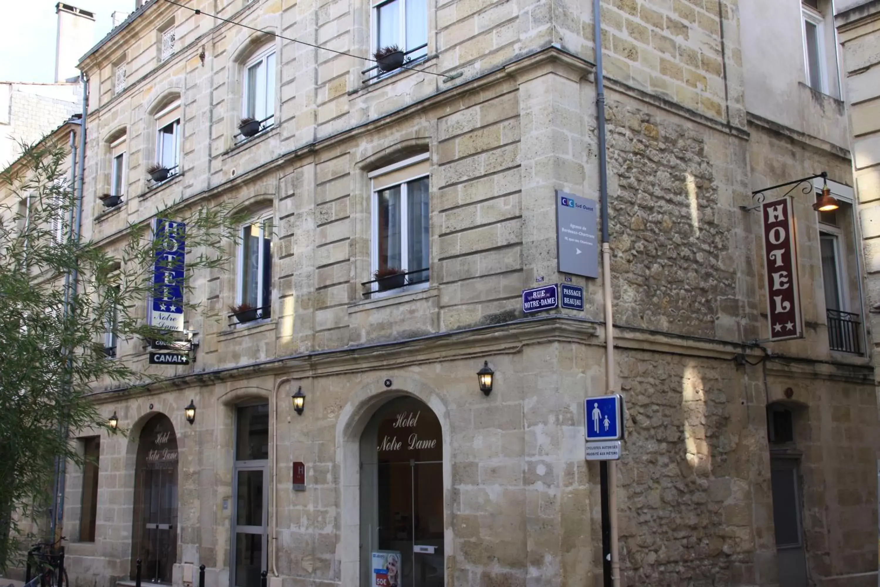 Facade/entrance, Property Building in Hôtel Notre Dame