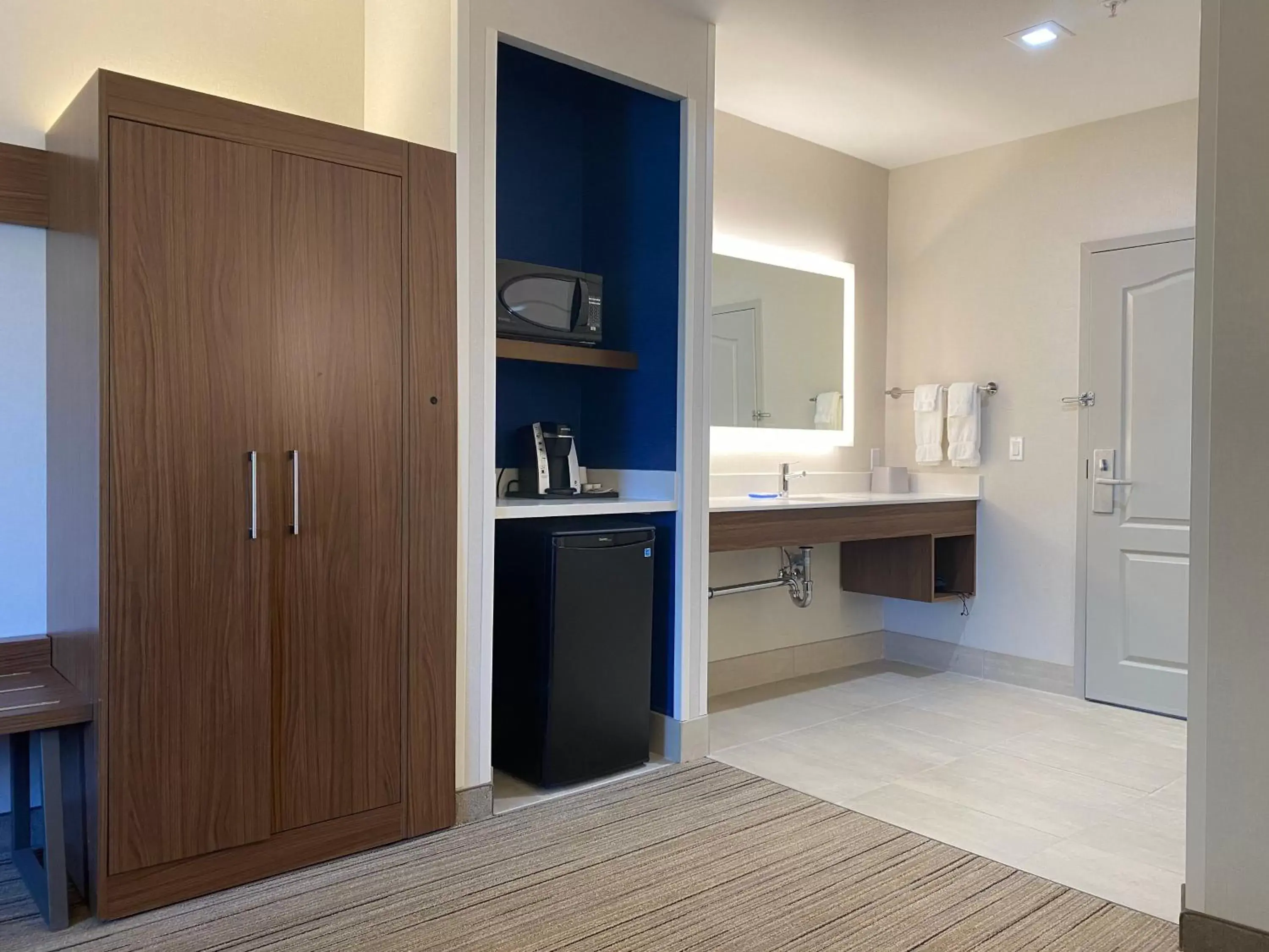 Photo of the whole room, Kitchen/Kitchenette in Hotel Fairchild Photo of the whole room, Kitchen/Kitchenette in Hotel Fairchild