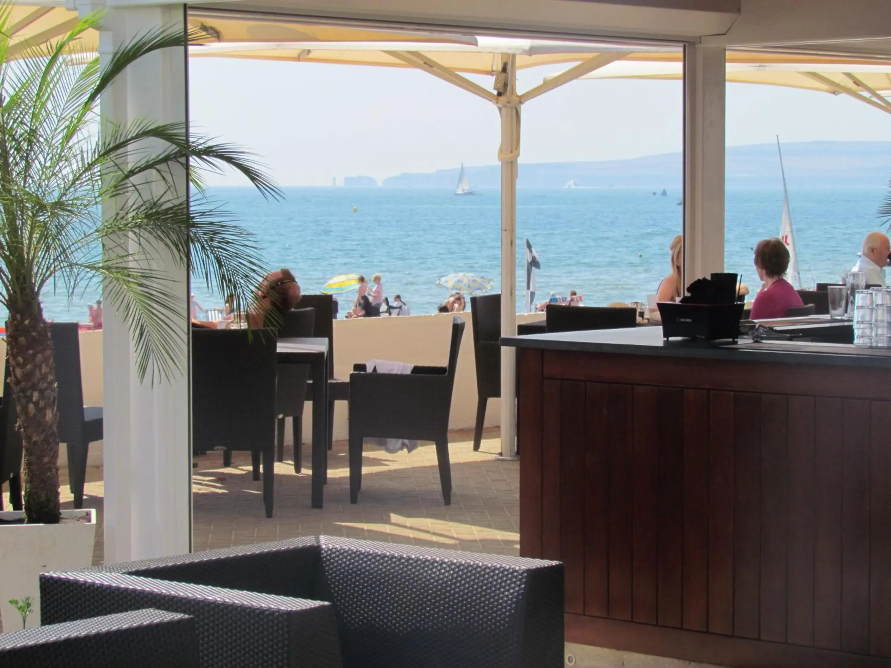 Lounge or bar in Sandbanks Hotel