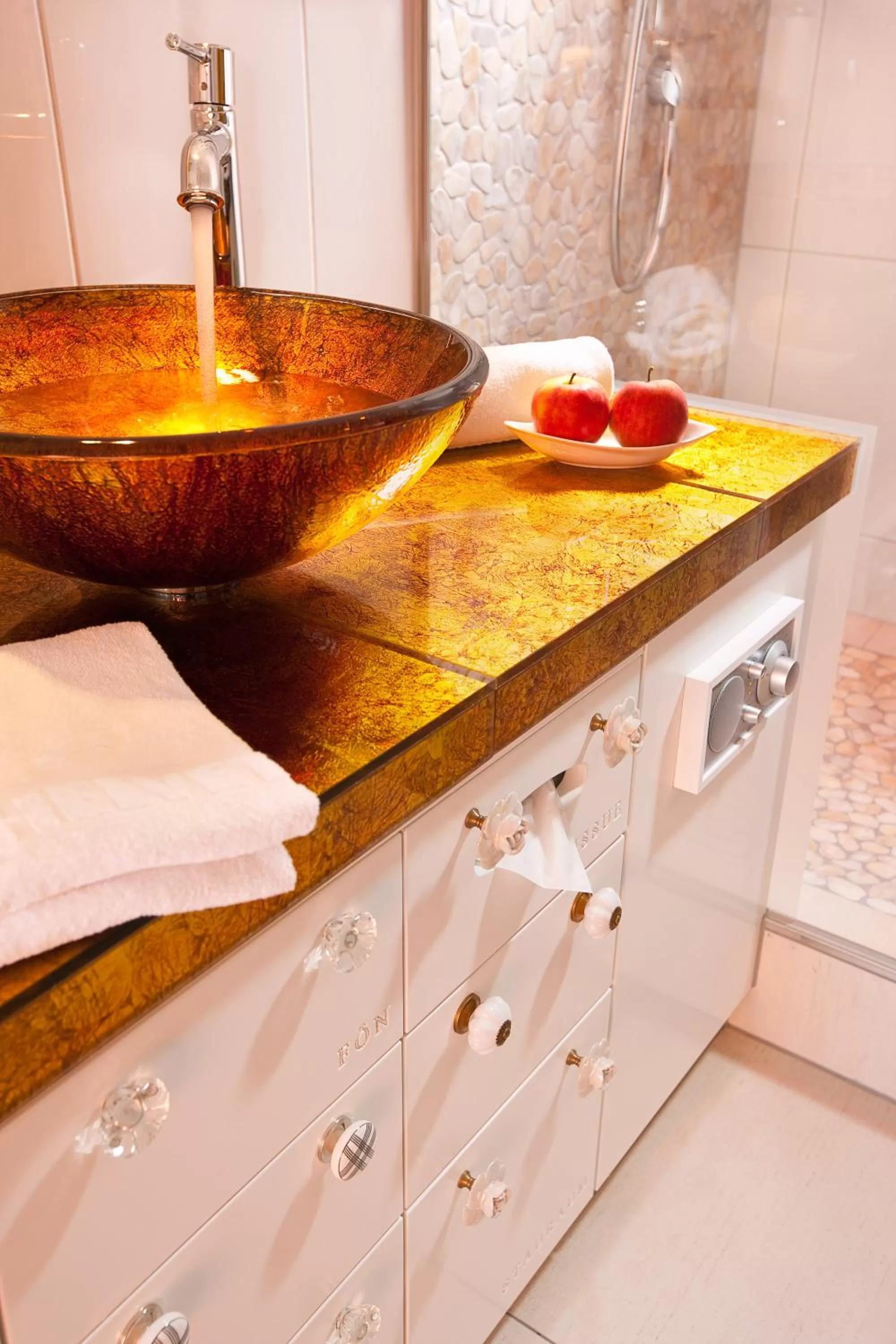 Bathroom in YachtHotel Helvetia Spa- und Wellnessdomizil