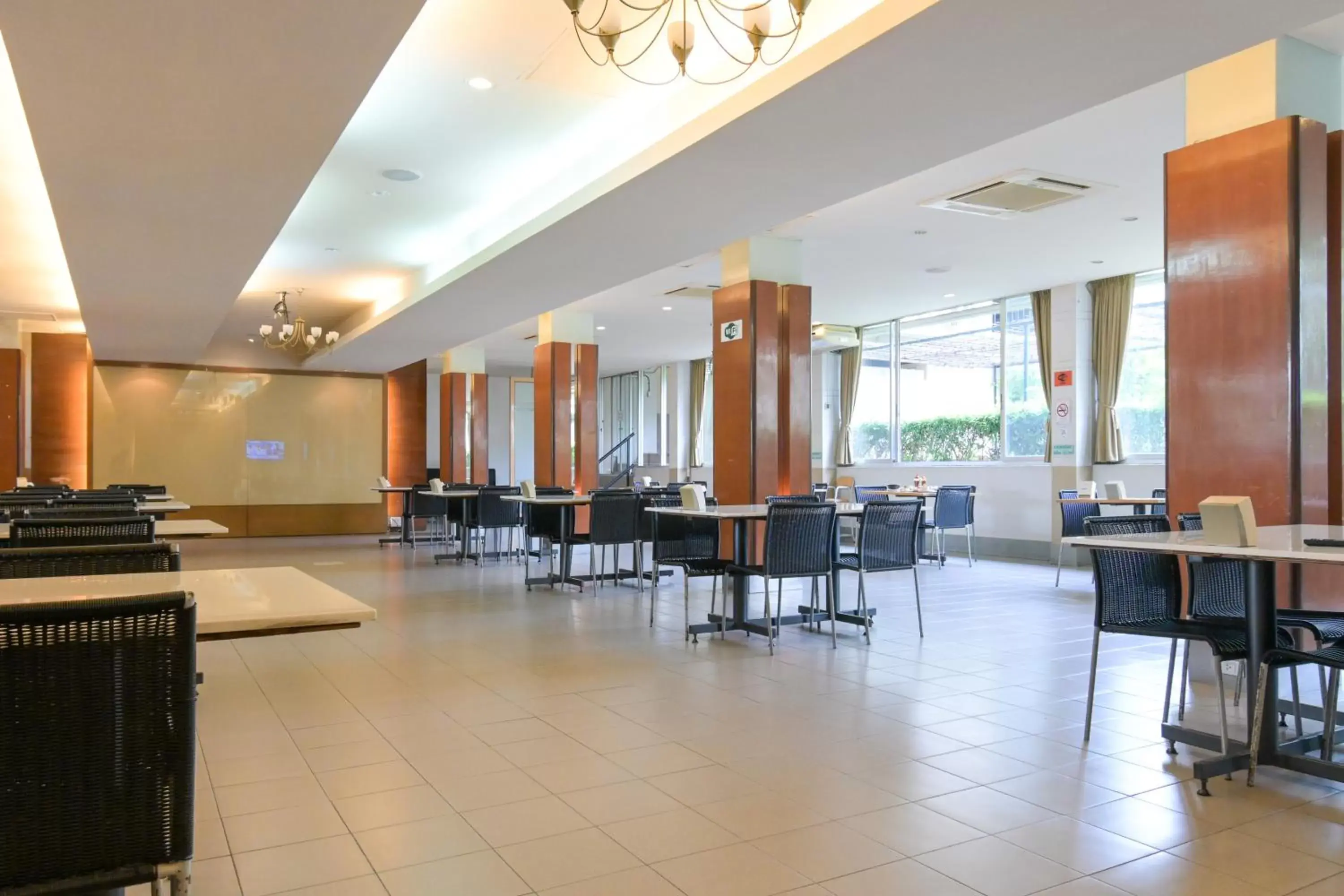 Meeting/conference room, Restaurant/Places to Eat in Rattana Park Hotel