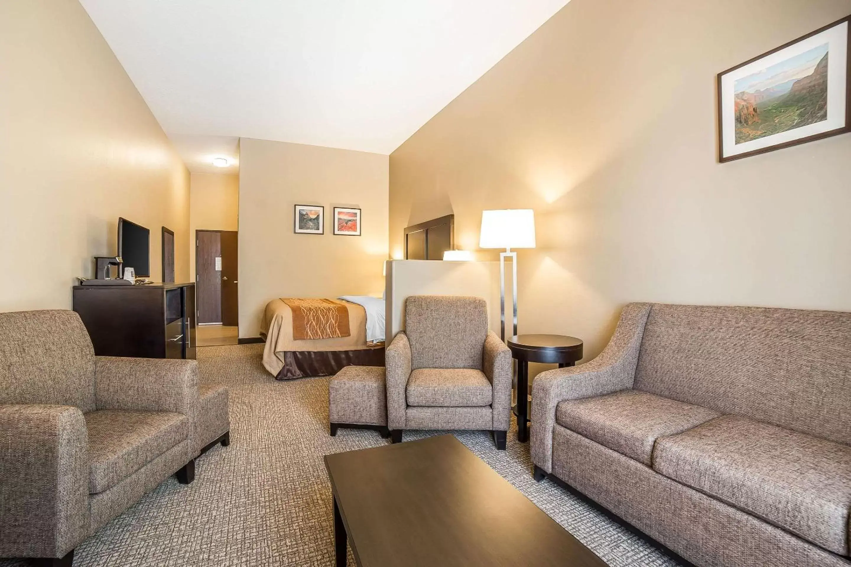 Photo of the whole room, Seating Area in Comfort Inn & Suites Vernal - National Monument Area