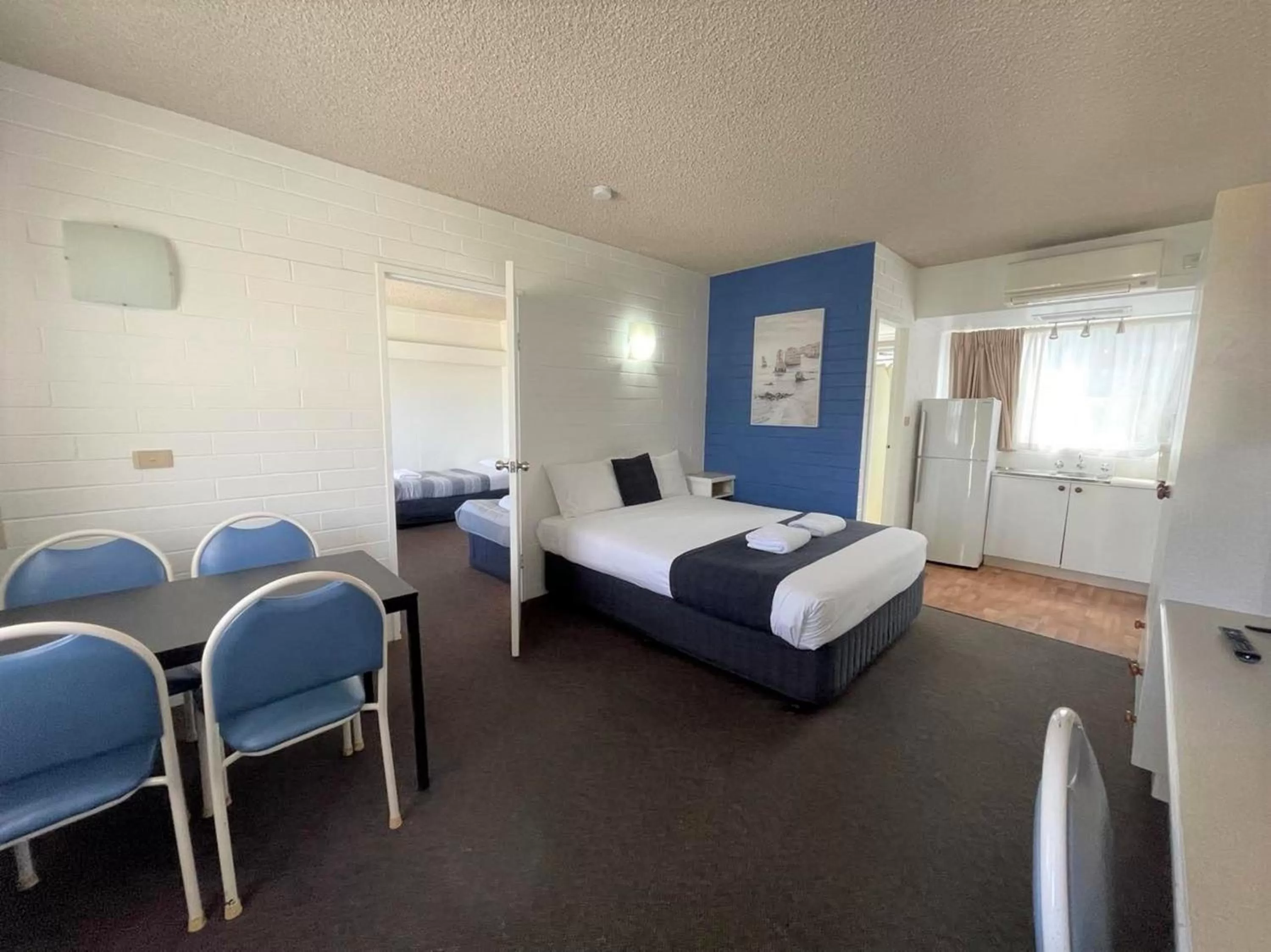 Bed in Forster Motor Inn