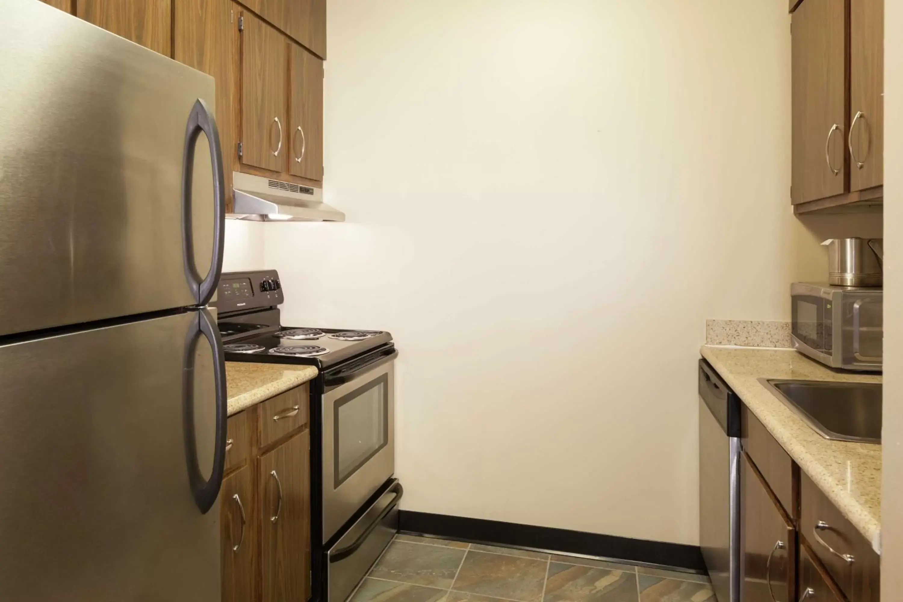 Kitchen or kitchenette, Kitchen/Kitchenette in DoubleTree by Hilton Hotel & Suites Houston by the Galleria