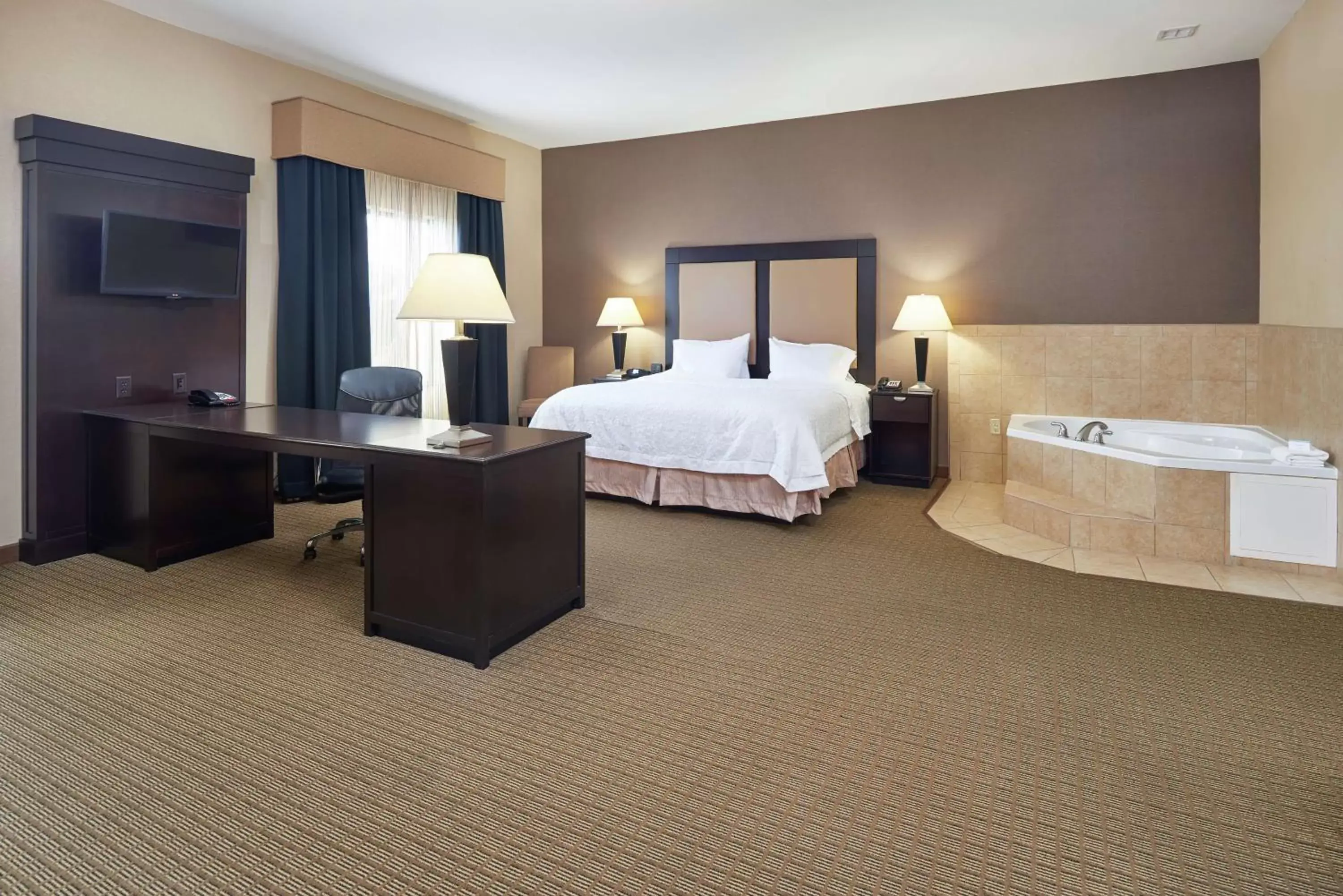 Bedroom, Bed in Hampton Inn & Suites Decatur