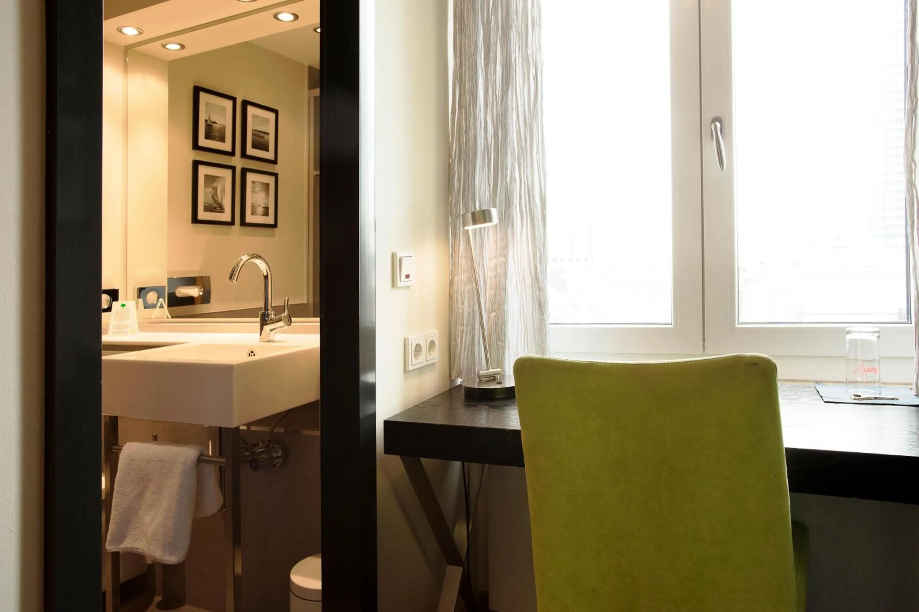 Photo of the whole room in Hotel Hamburger Hof