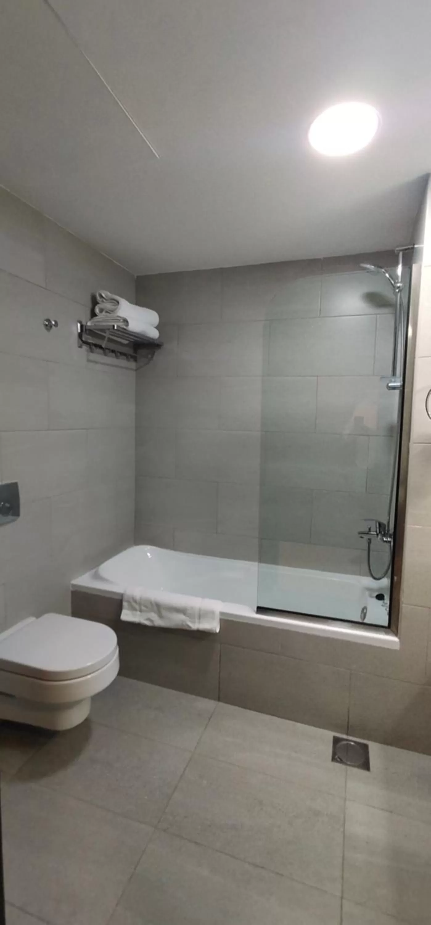 Shower in Manazil Aldar Hotel