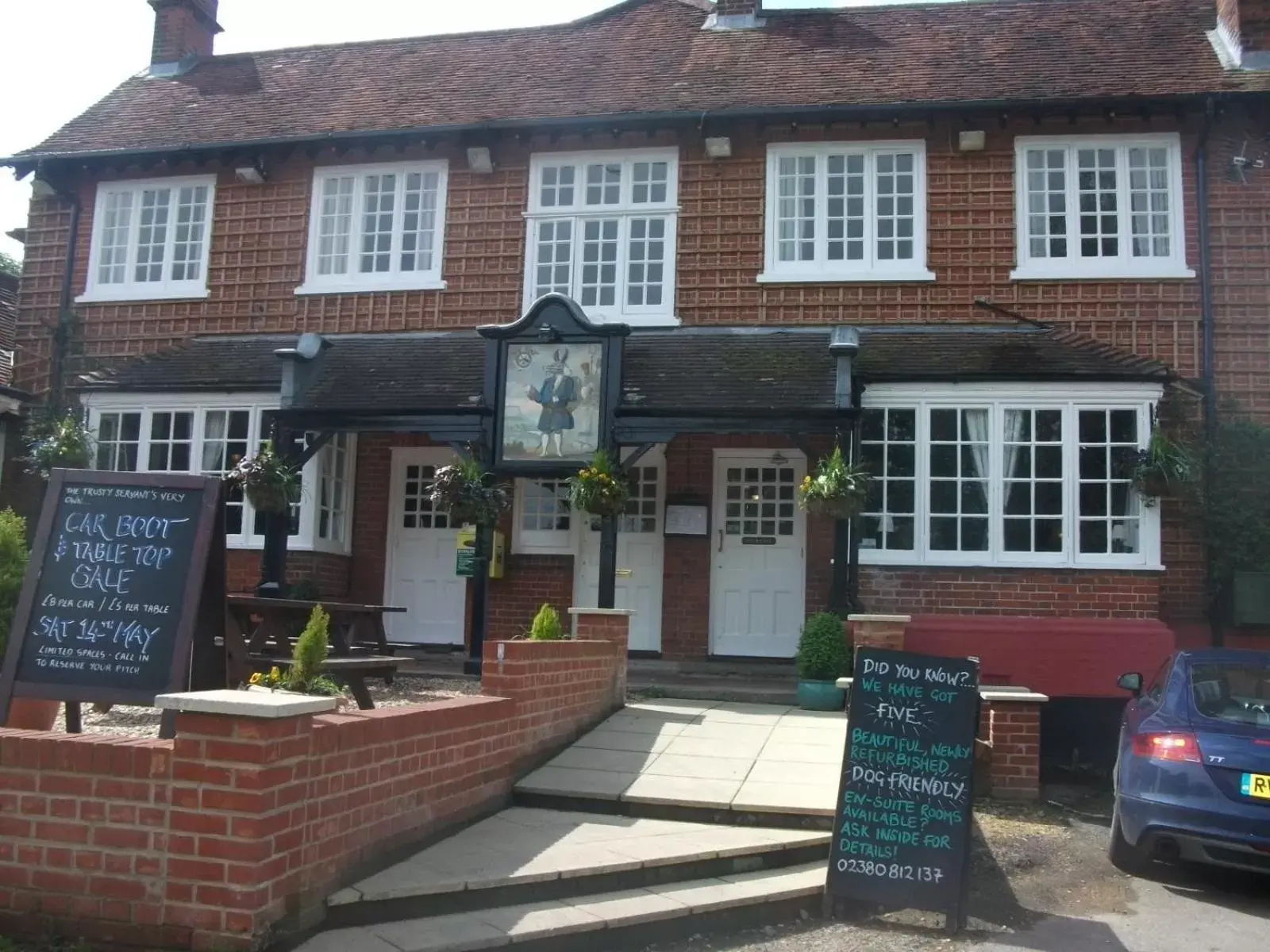 Facade/entrance in The Trusty Servant Inn