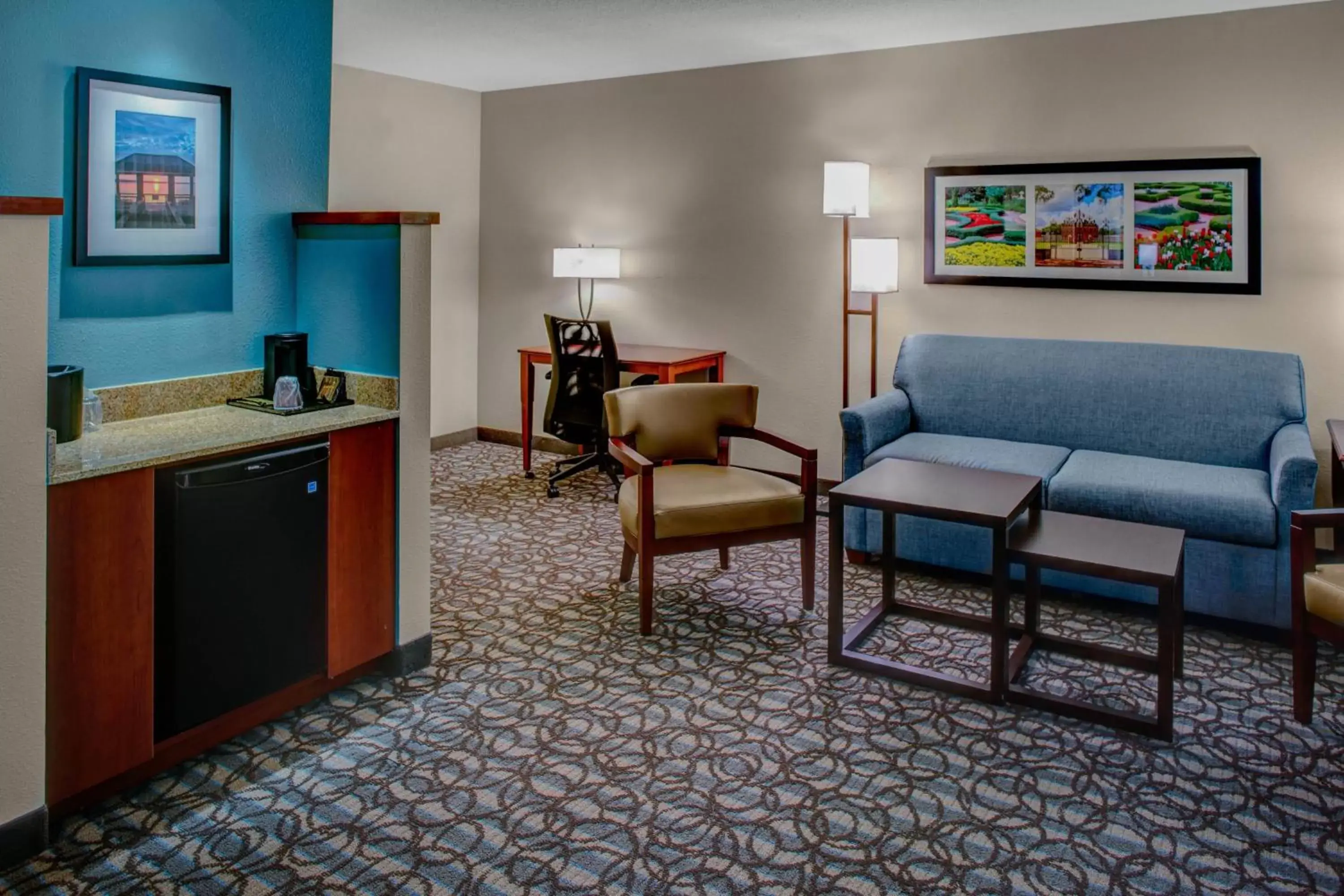 Living room, Seating Area in Courtyard by Marriott New Bern