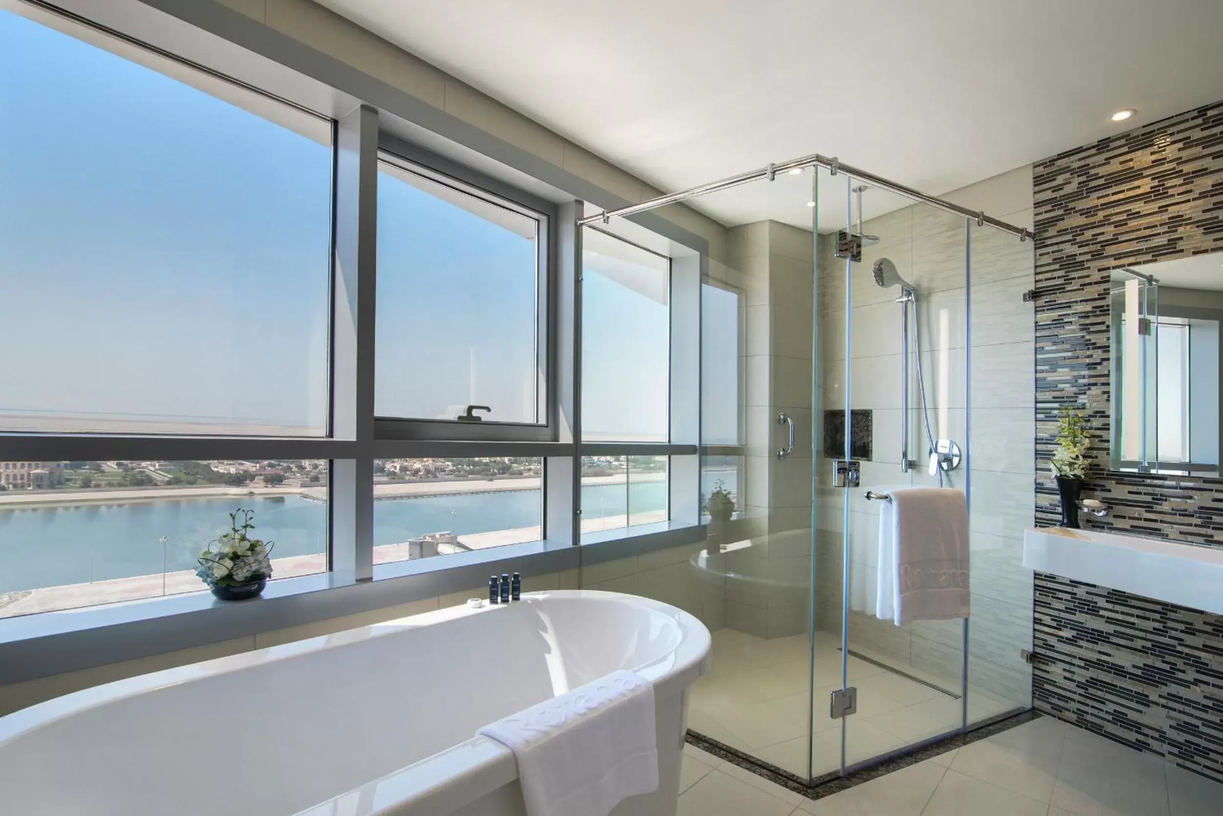 Shower in Pearl Rotana Capital Centre Shower in Pearl Rotana Capital Centre