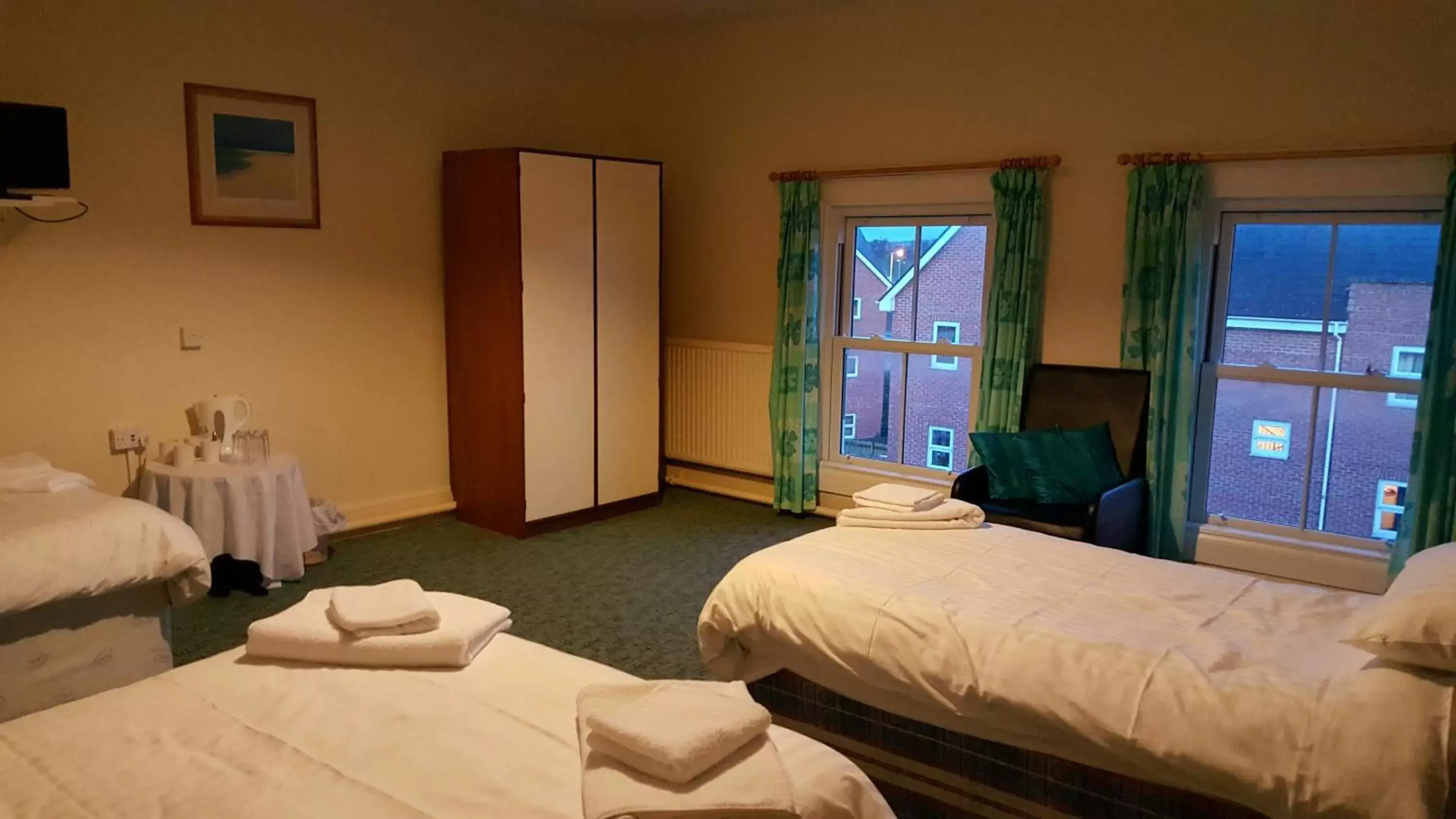 Photo of the whole room, Bed in Station Hotel