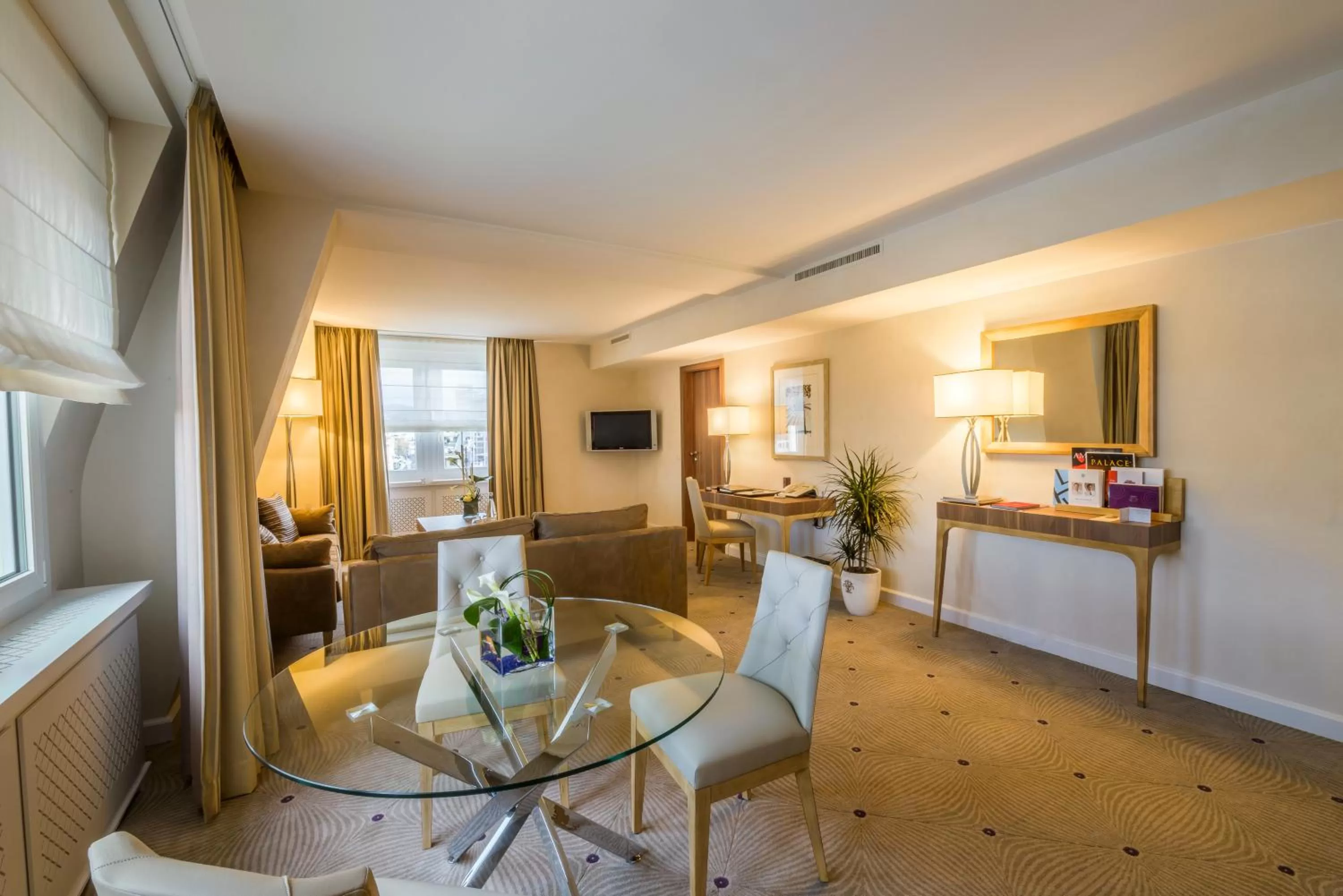 Dining area in Lausanne Palace