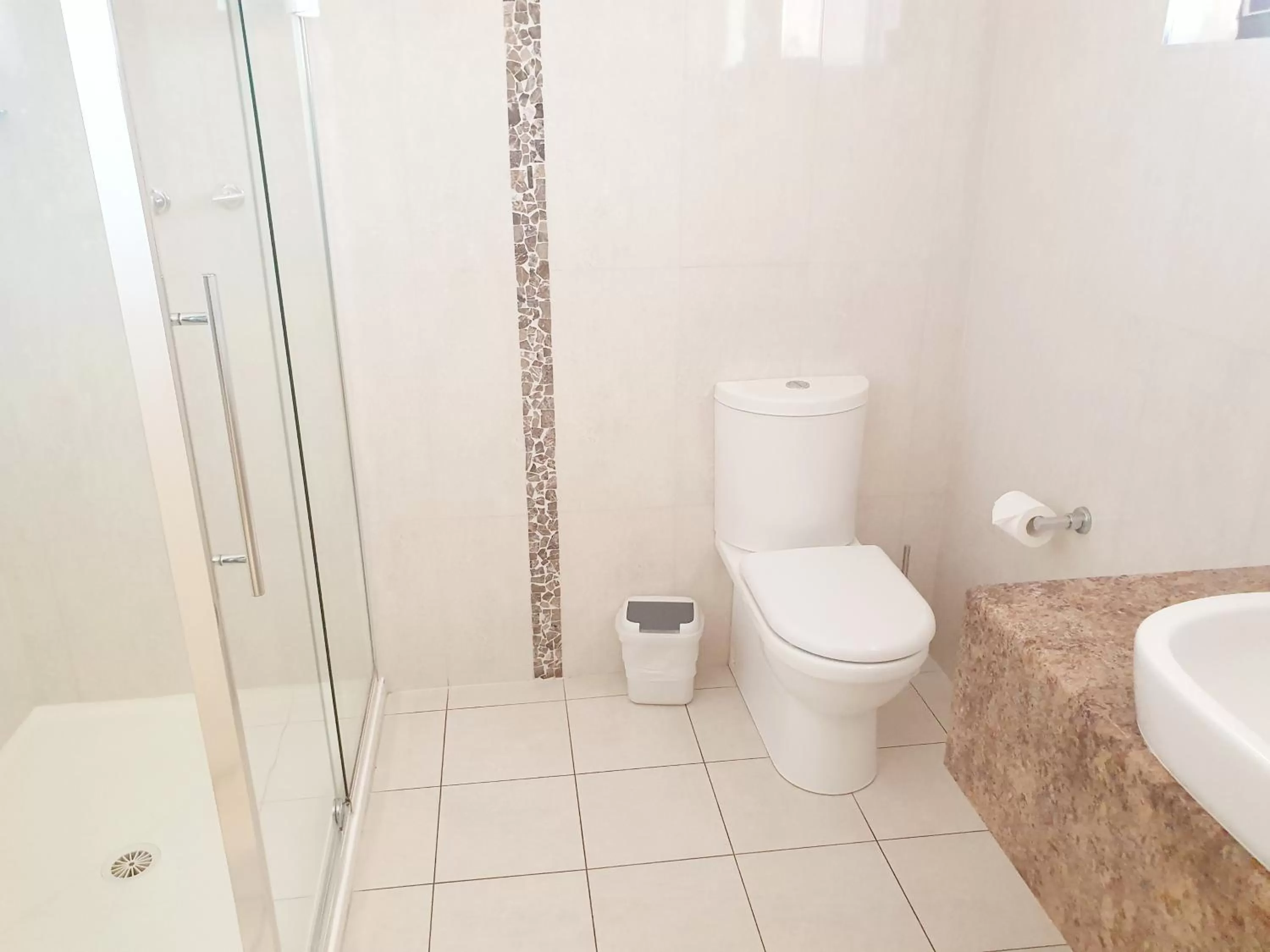 Bathroom in Addison Motor Inn