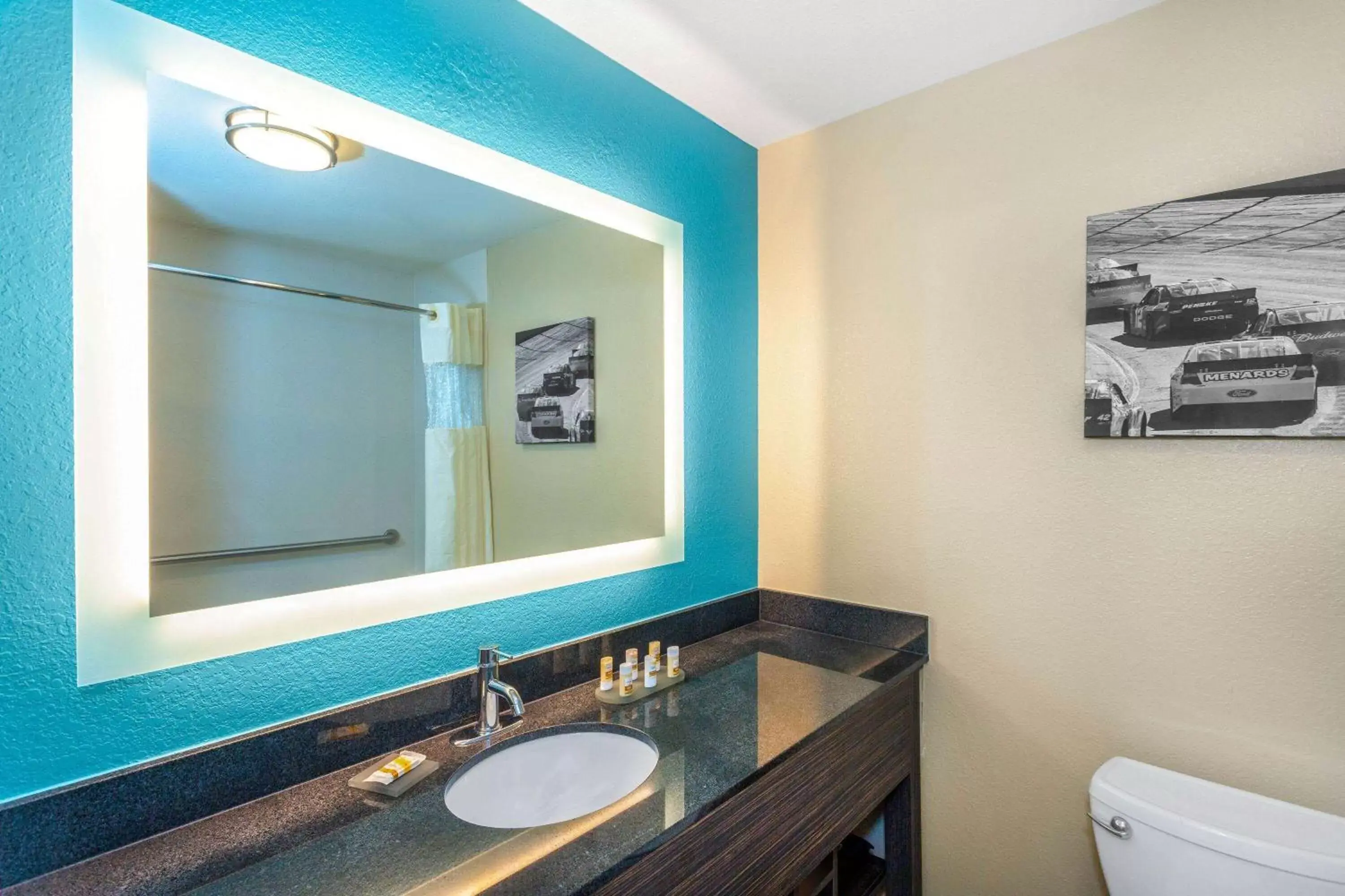 Bathroom in La Quinta by Wyndham Sebring