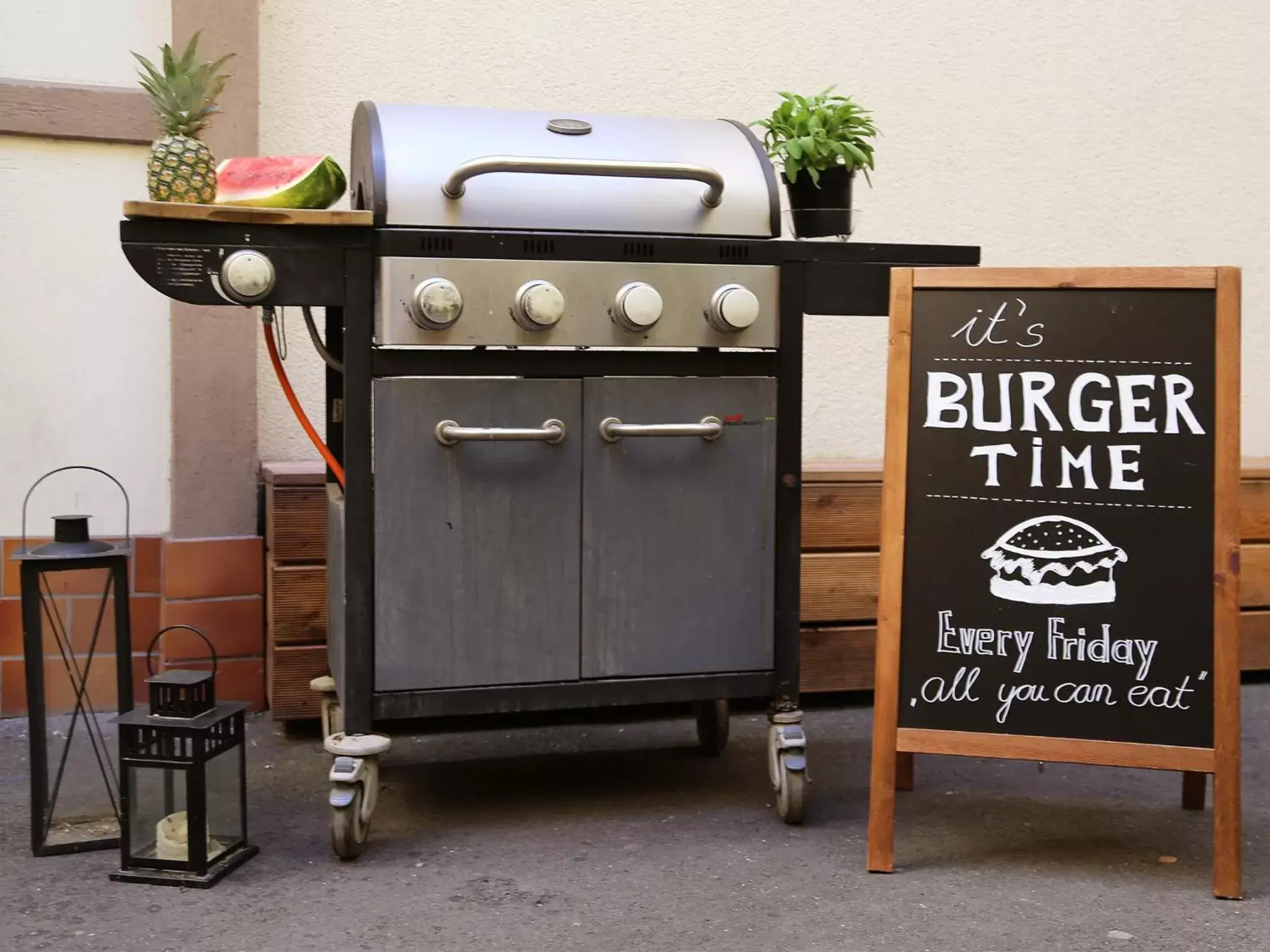 BBQ facilities in Amstel House Hostel