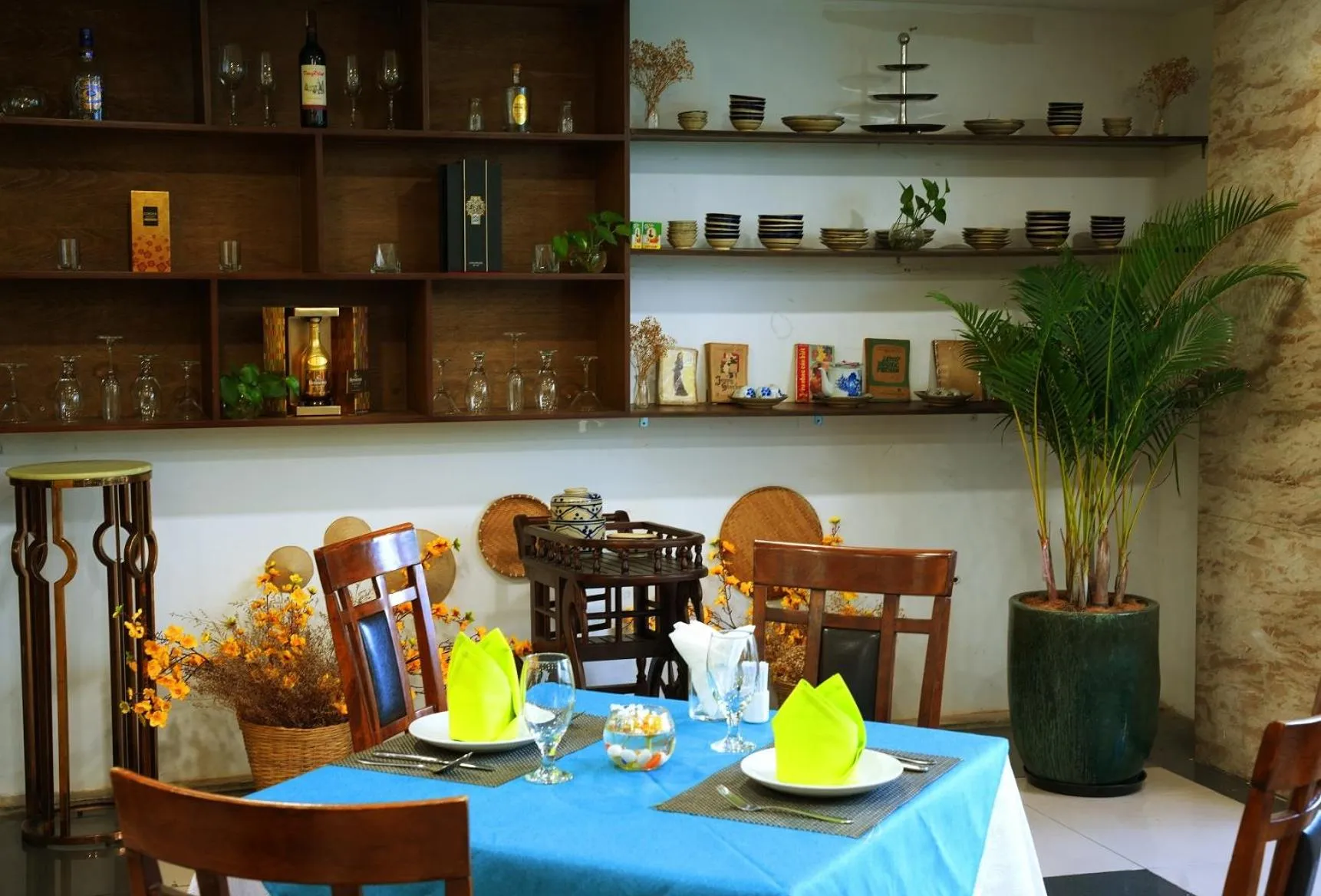 Breakfast, Restaurant/Places to Eat in Sunshine Antique Hotel Saigon