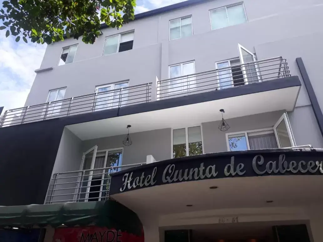 Property Building in Hotel Quinta de Cabecera