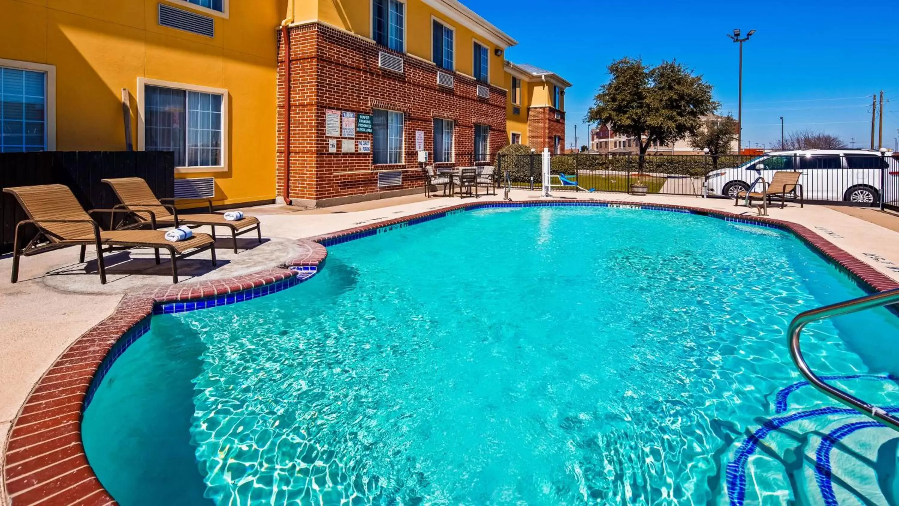 On site, Swimming Pool in Best Western Fort Worth Inn and Suites