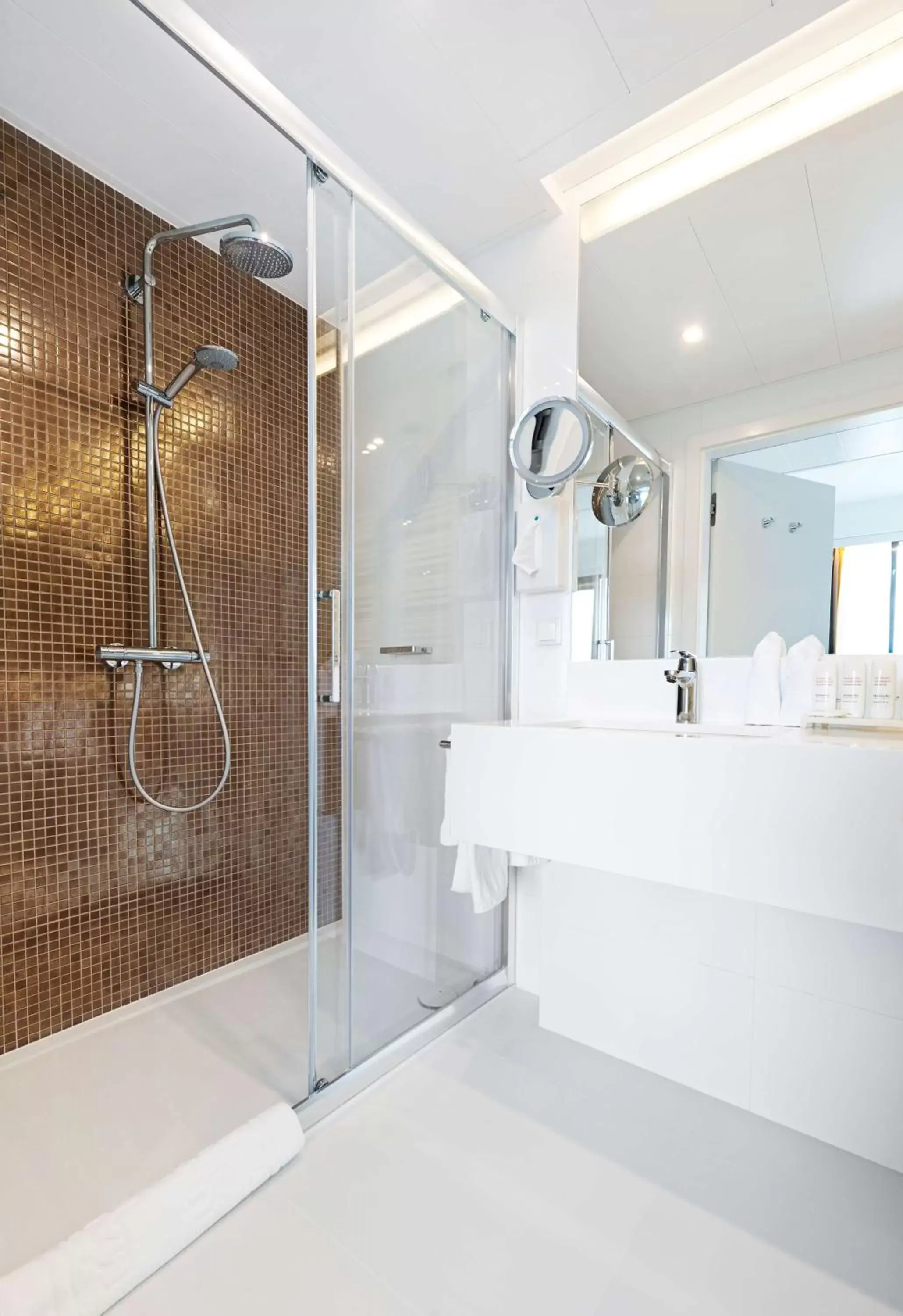 Shower, Bathroom in Radisson Blu Resort Swinoujscie