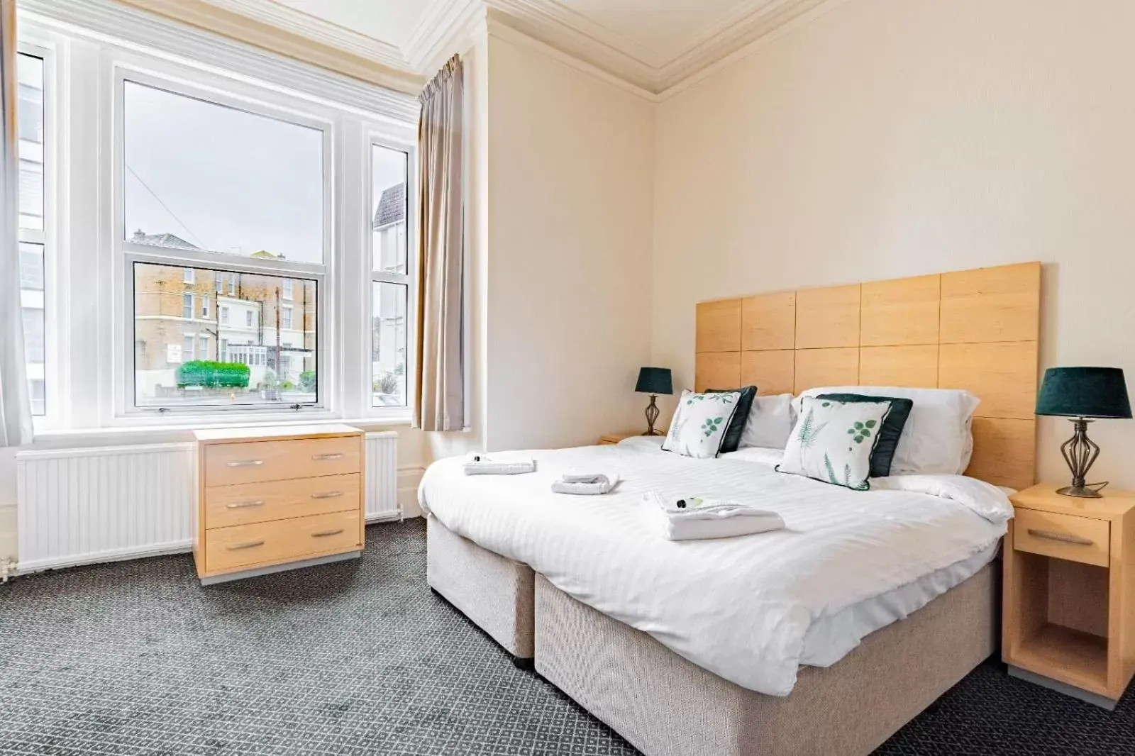 Bedroom, Bed in Brooklands Lodge