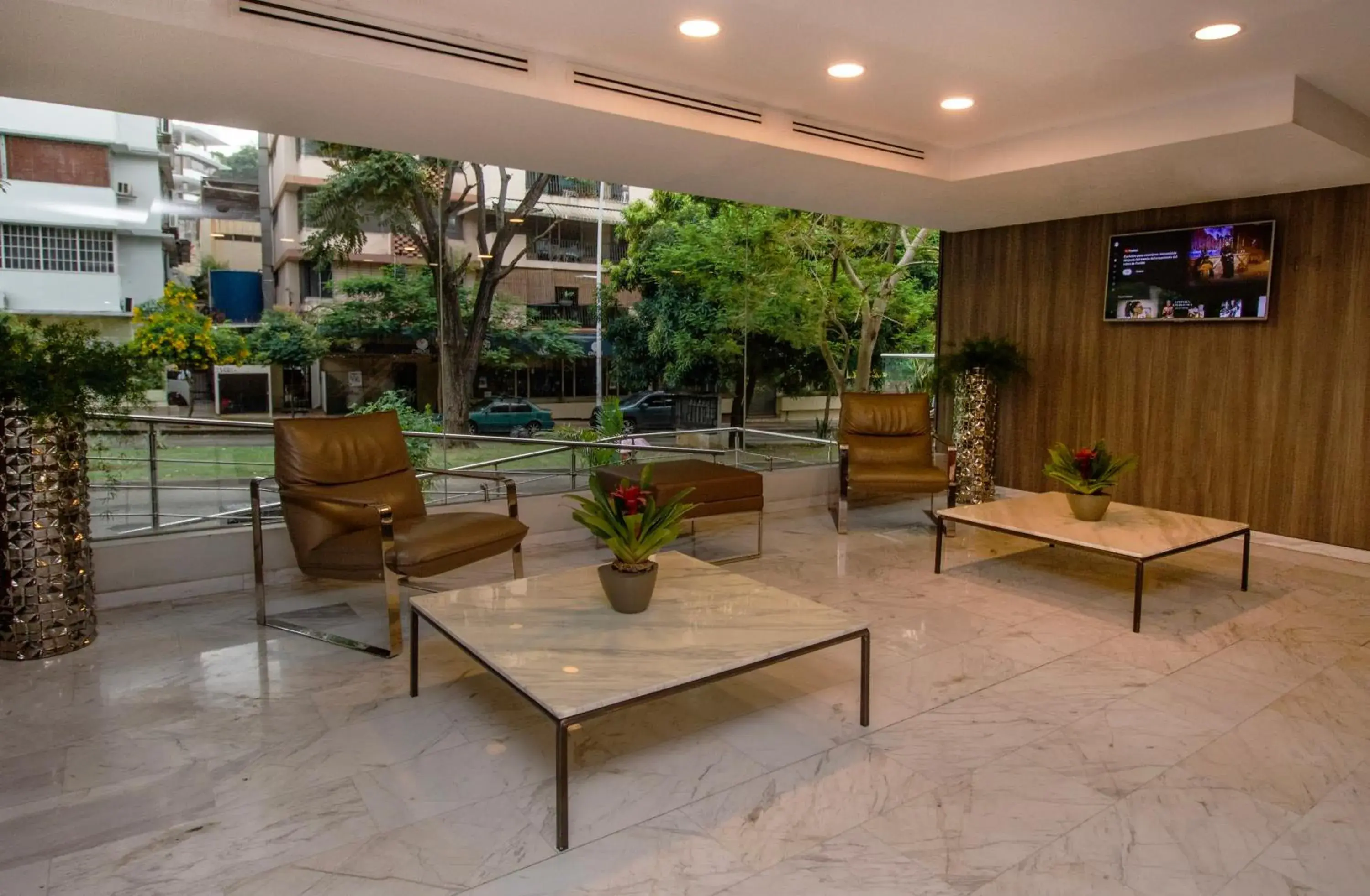 Living room, Lobby/Reception in Ramada Panama Centro via Argentina