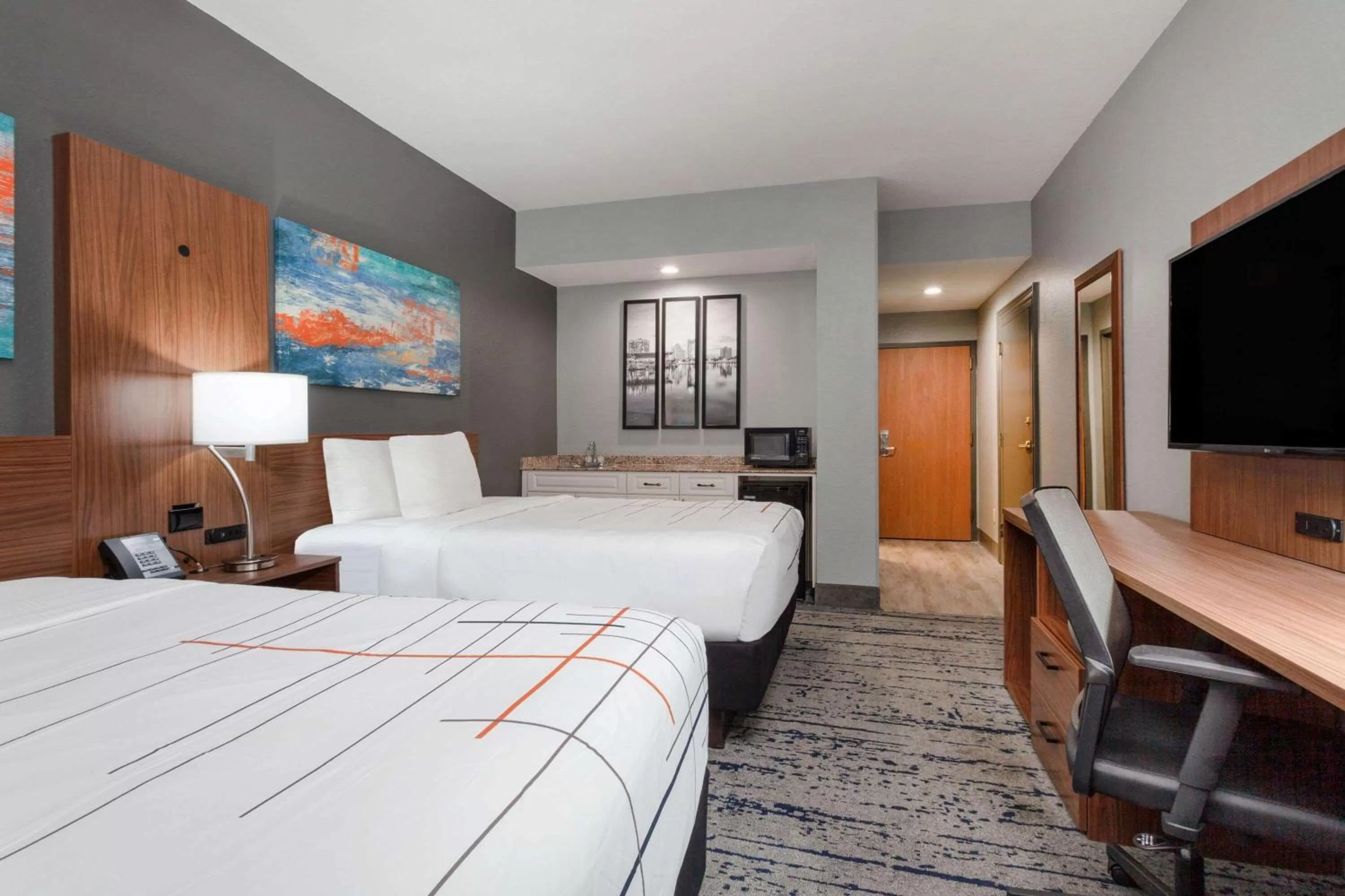 Photo of the whole room, Bed in La Quinta by Wyndham St. Petersburg Northeast *Newly Renovated