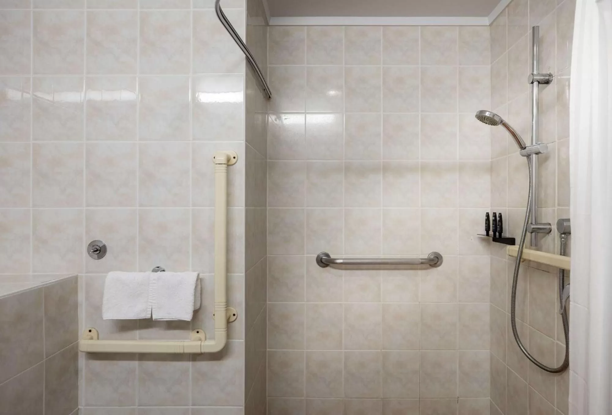 Bathroom in Arawa Park Hotel, Independent Collection by EVT