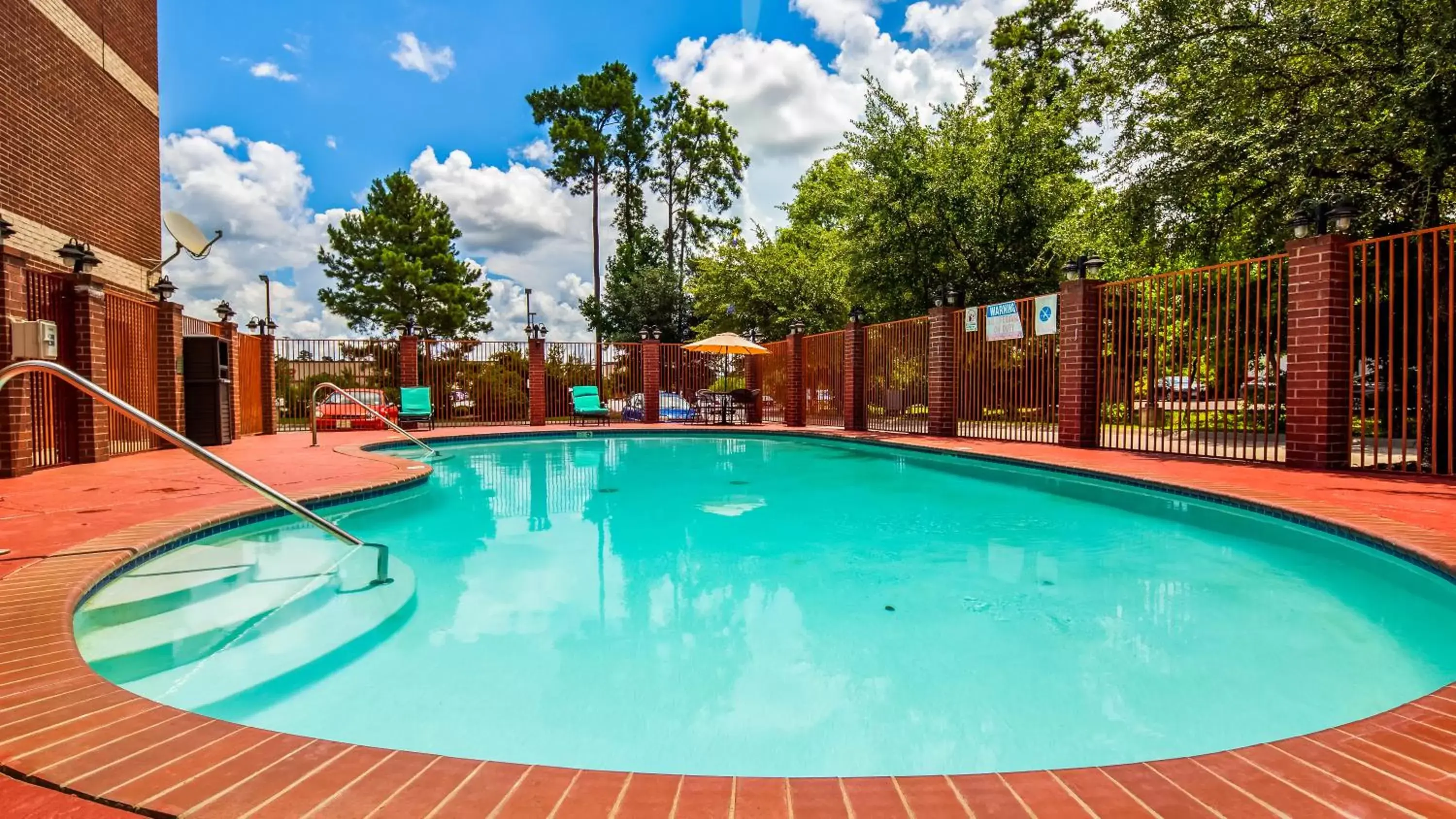 Swimming Pool in Best Western Plus The Woodlands