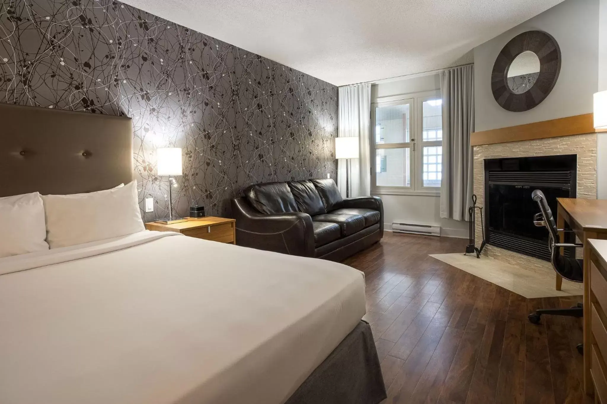 Photo of the whole room in Hotel Chateau Bromont