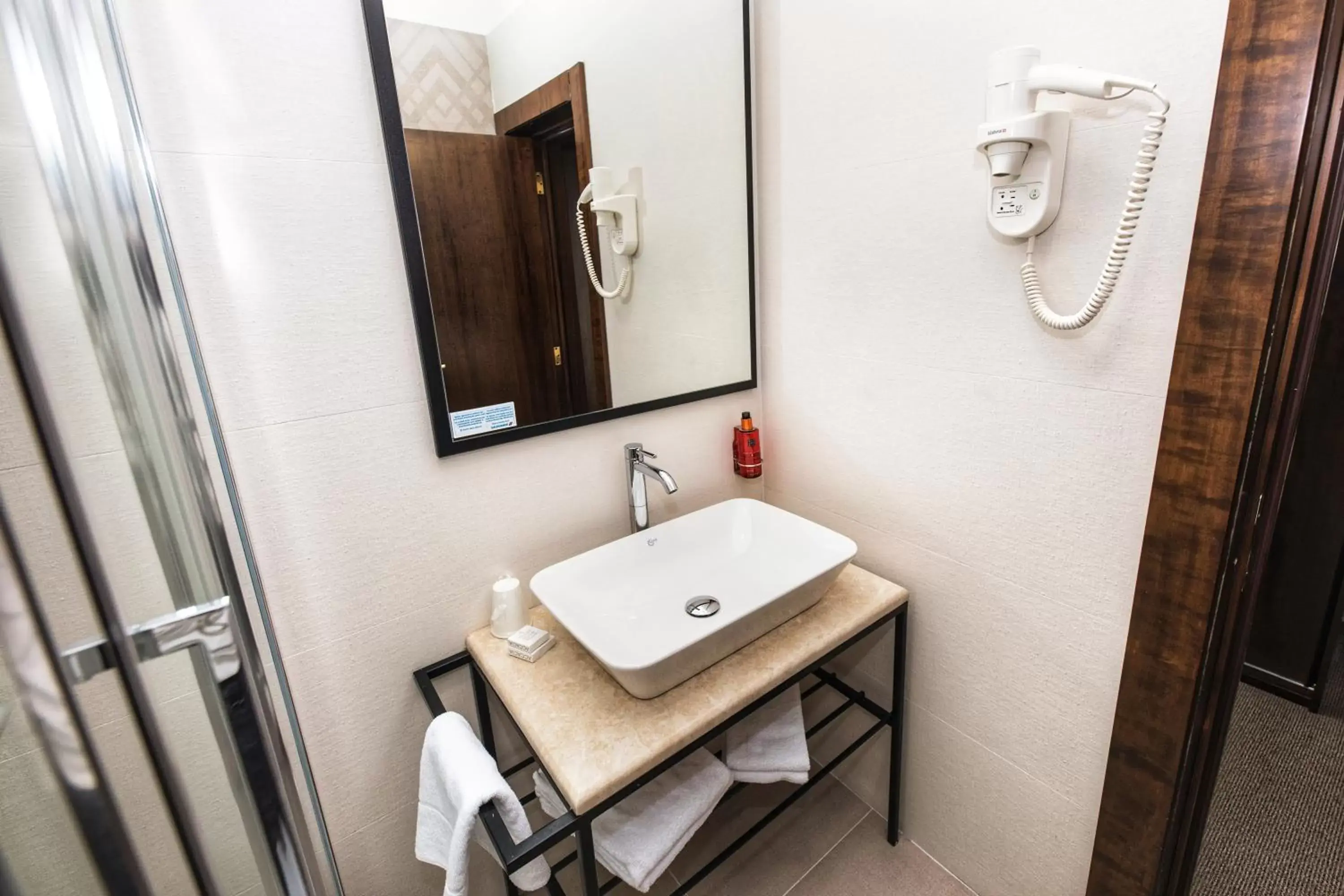 Bathroom in International Bucharest City Centre Hotel