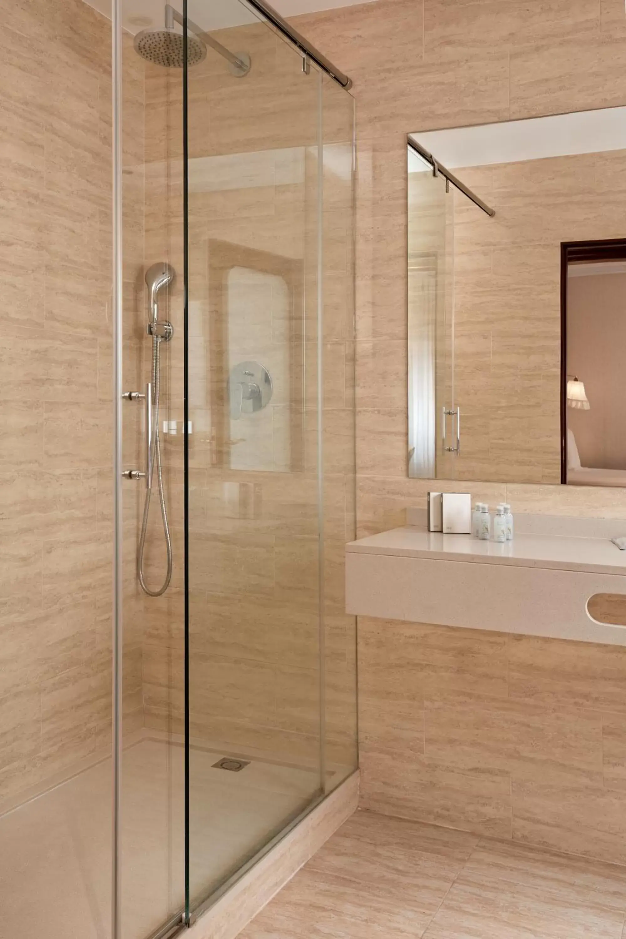 Shower, Bathroom in Hotel Continental Barcelona