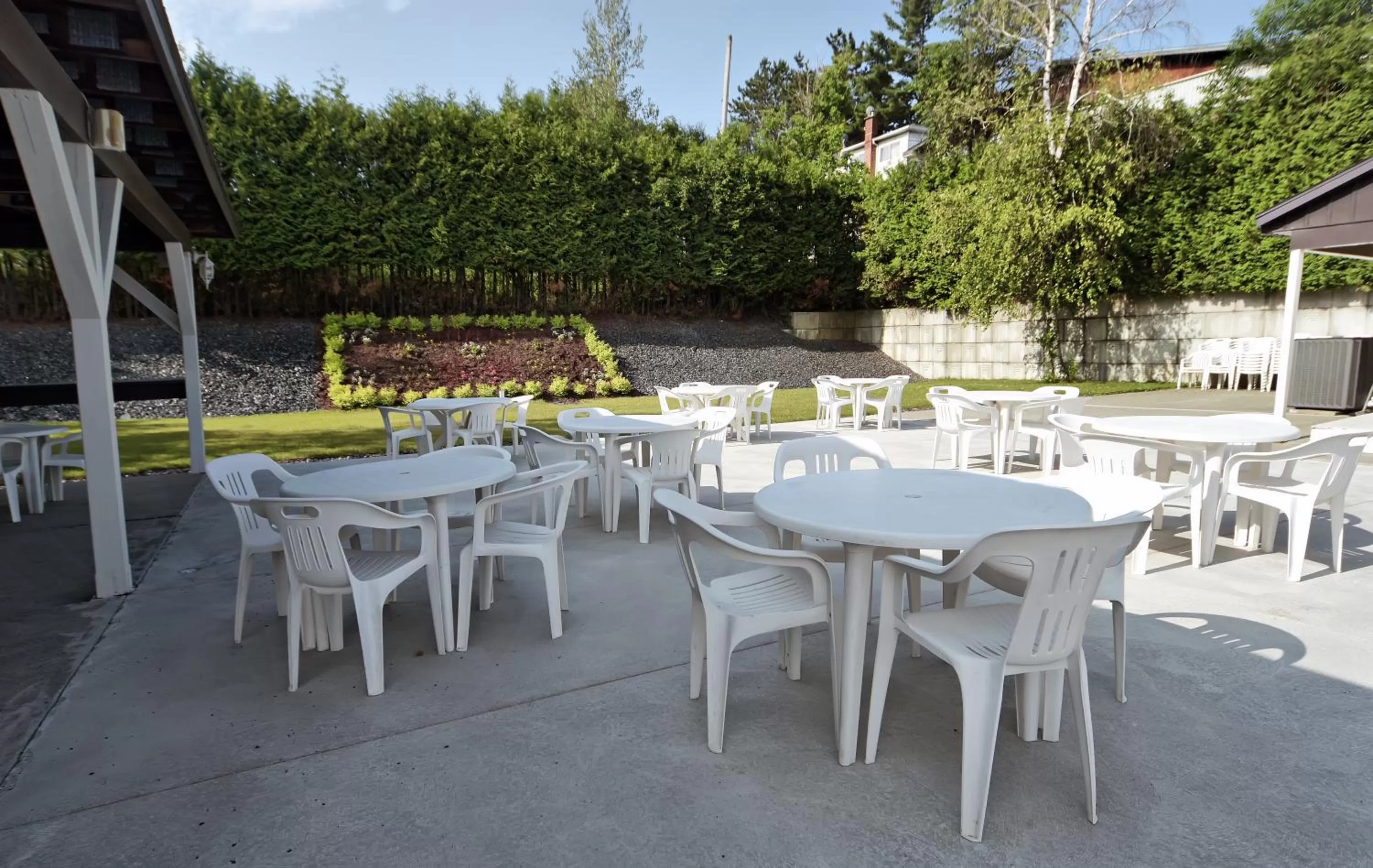 Patio in Hôtel Le Floral