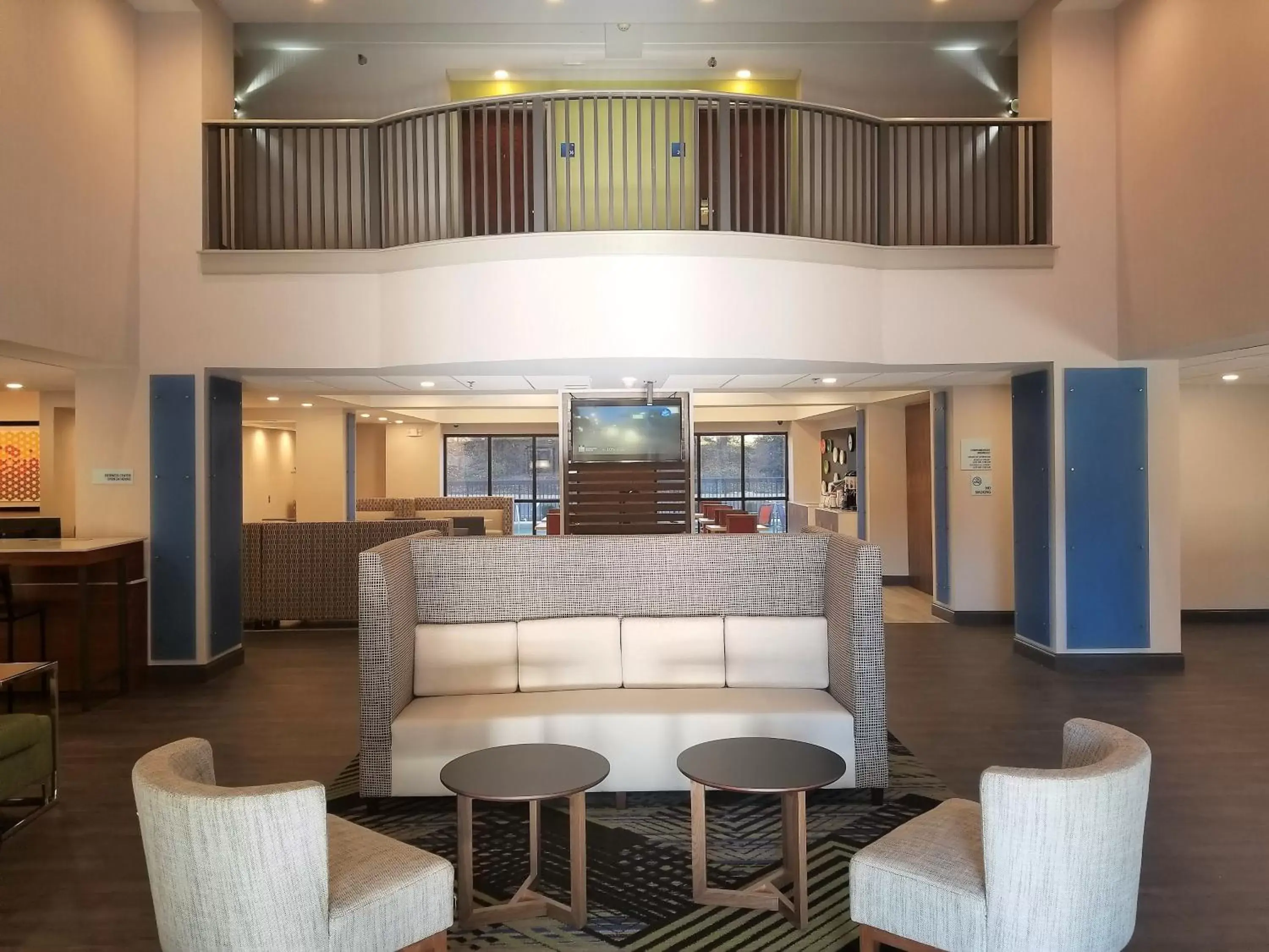 Lobby or reception, Lounge/Bar in Holiday Inn Express Columbia - Two Notch, an IHG Hotel