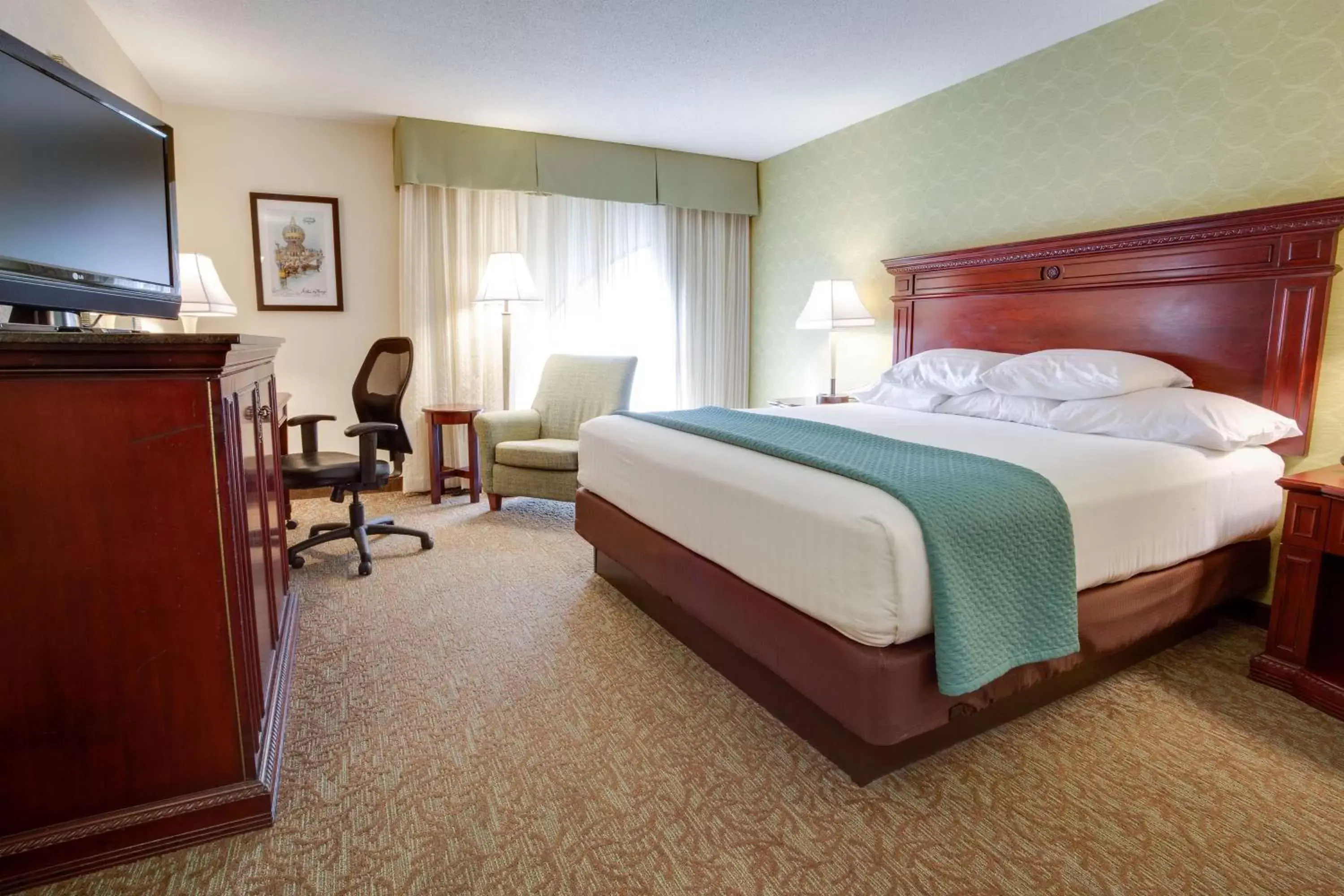 Photo of the whole room, Bed in Drury Inn & Suites St. Louis Convention Center