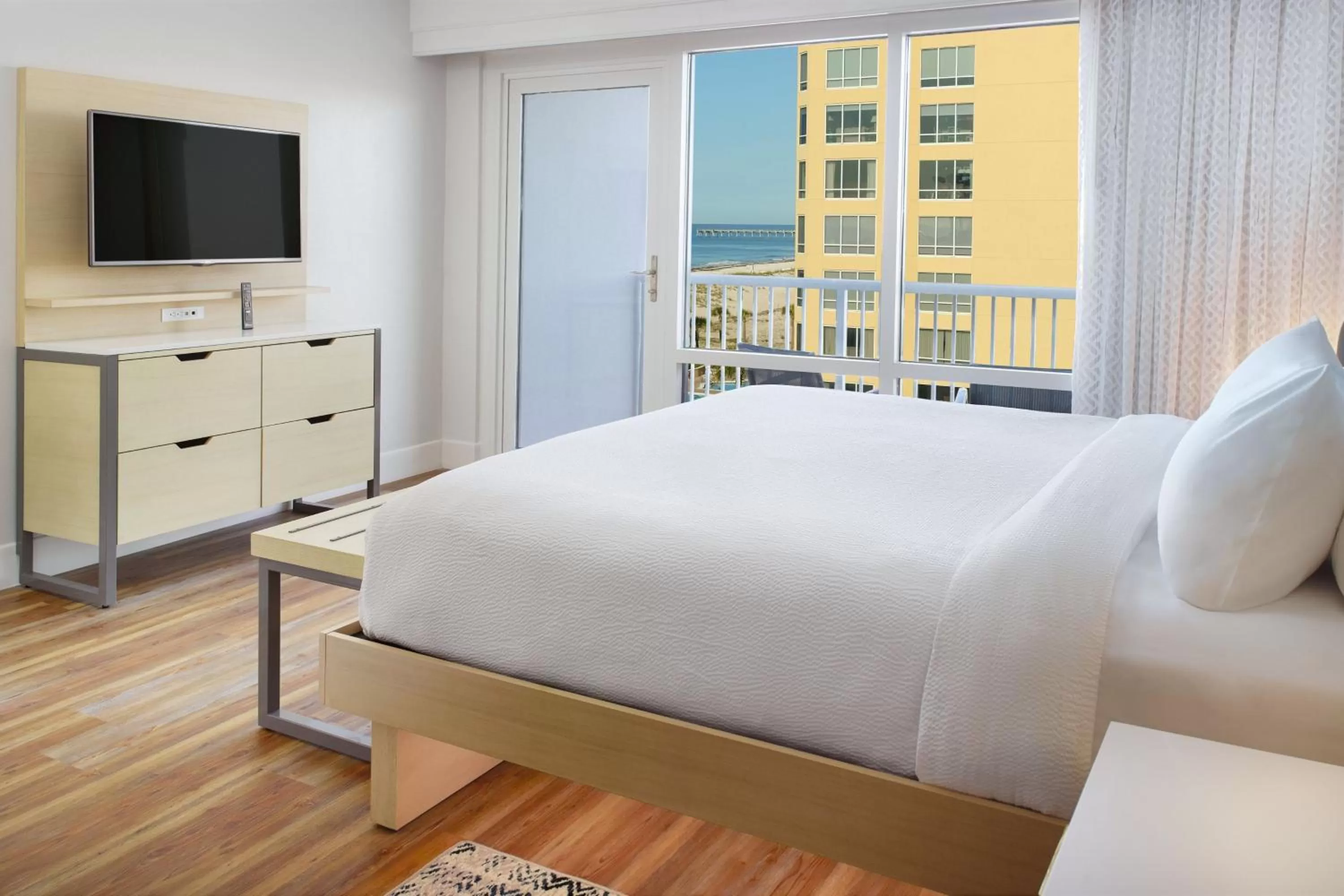 Swimming pool, Bed in SpringHill Suites by Marriott Pensacola Beach