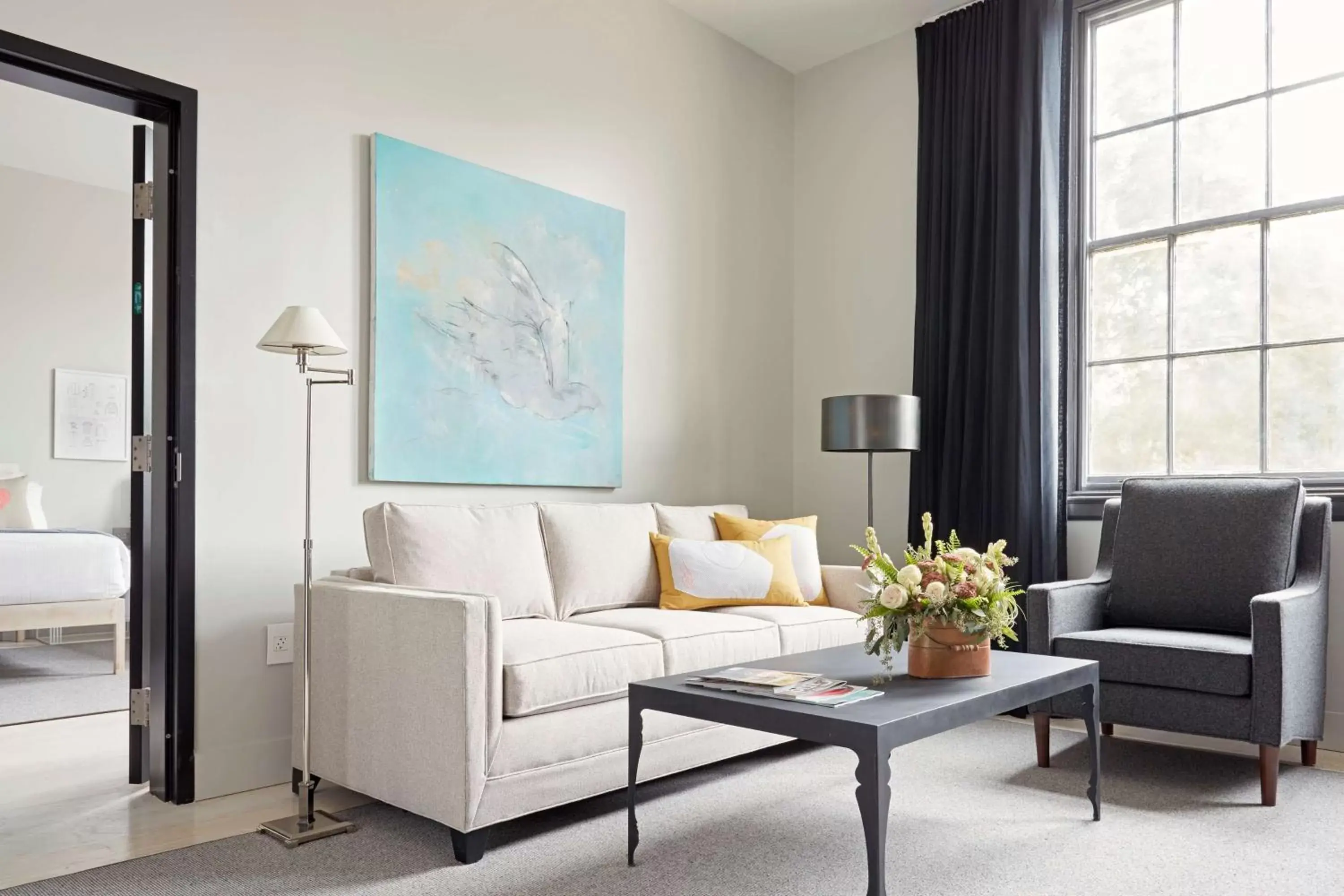 Photo of the whole room, Seating Area in Quirk Hotel Richmond