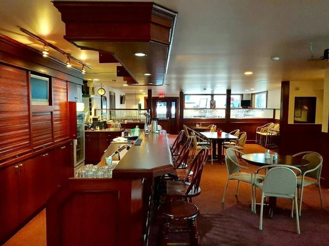 Restaurant/places to eat in Peaks Lodge