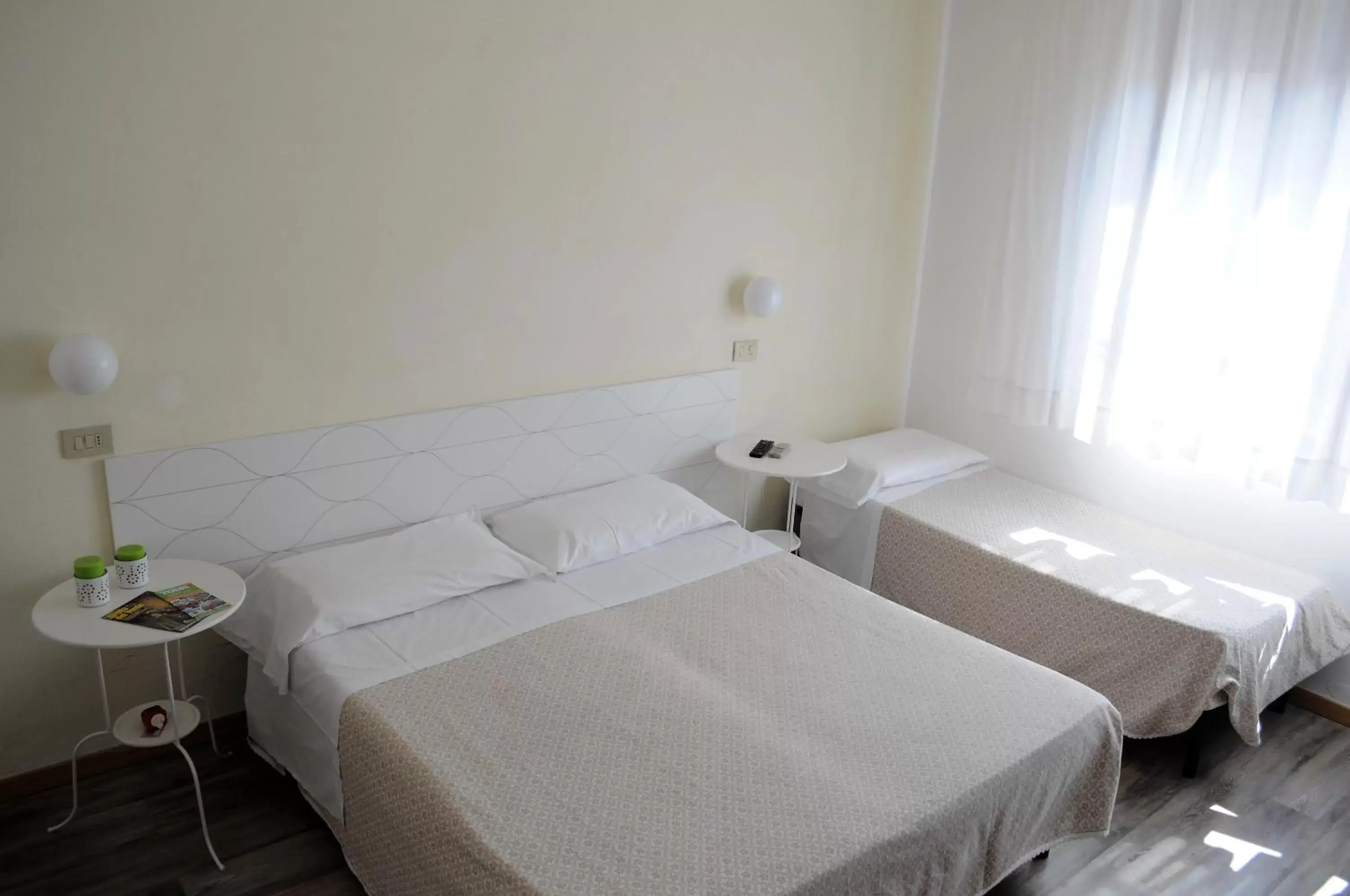 Triple Room in Hotel Cecile Triple Room in Hotel Cecile