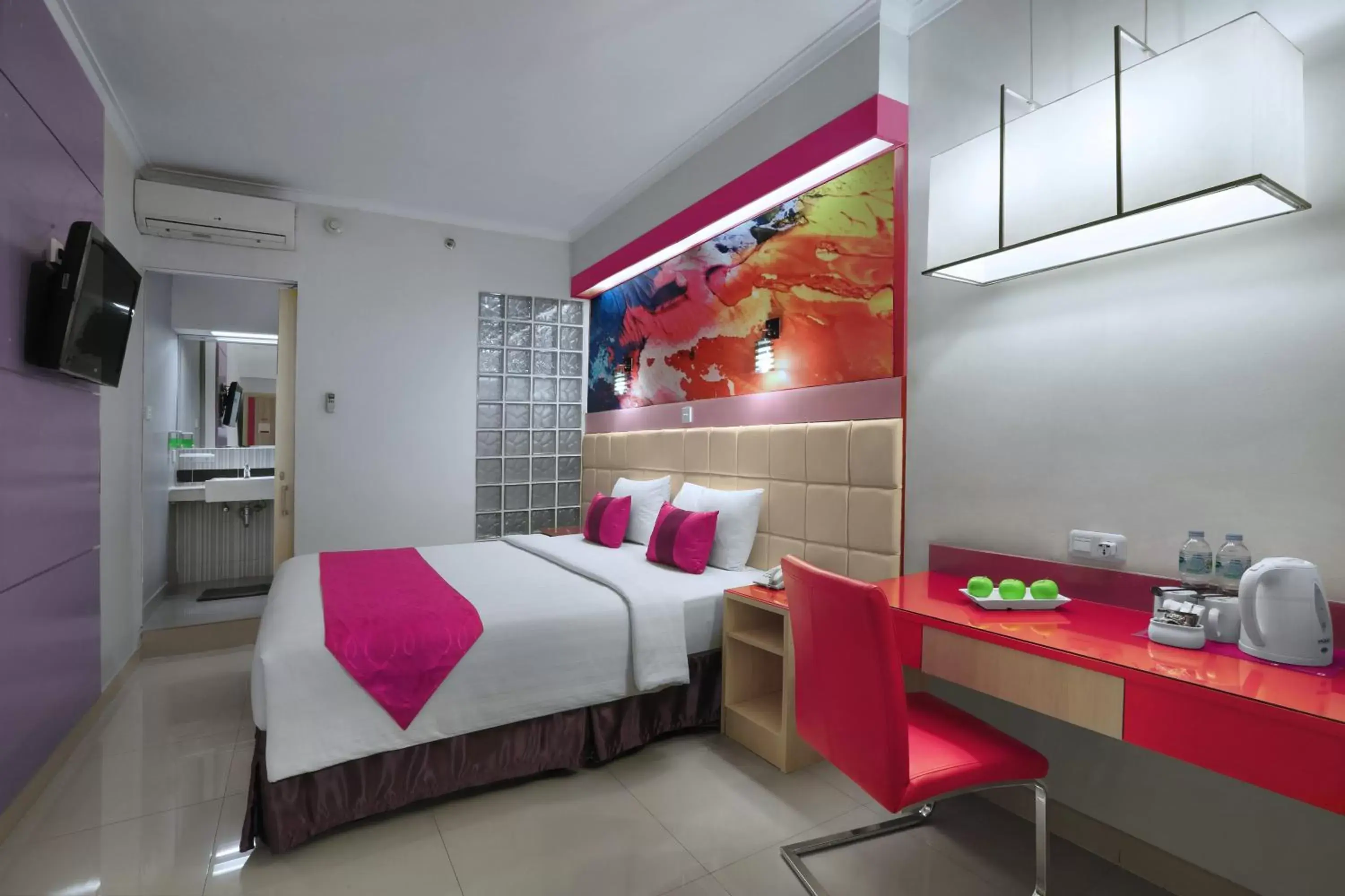 Bedroom, Bed in favehotel Premier Cihampelas