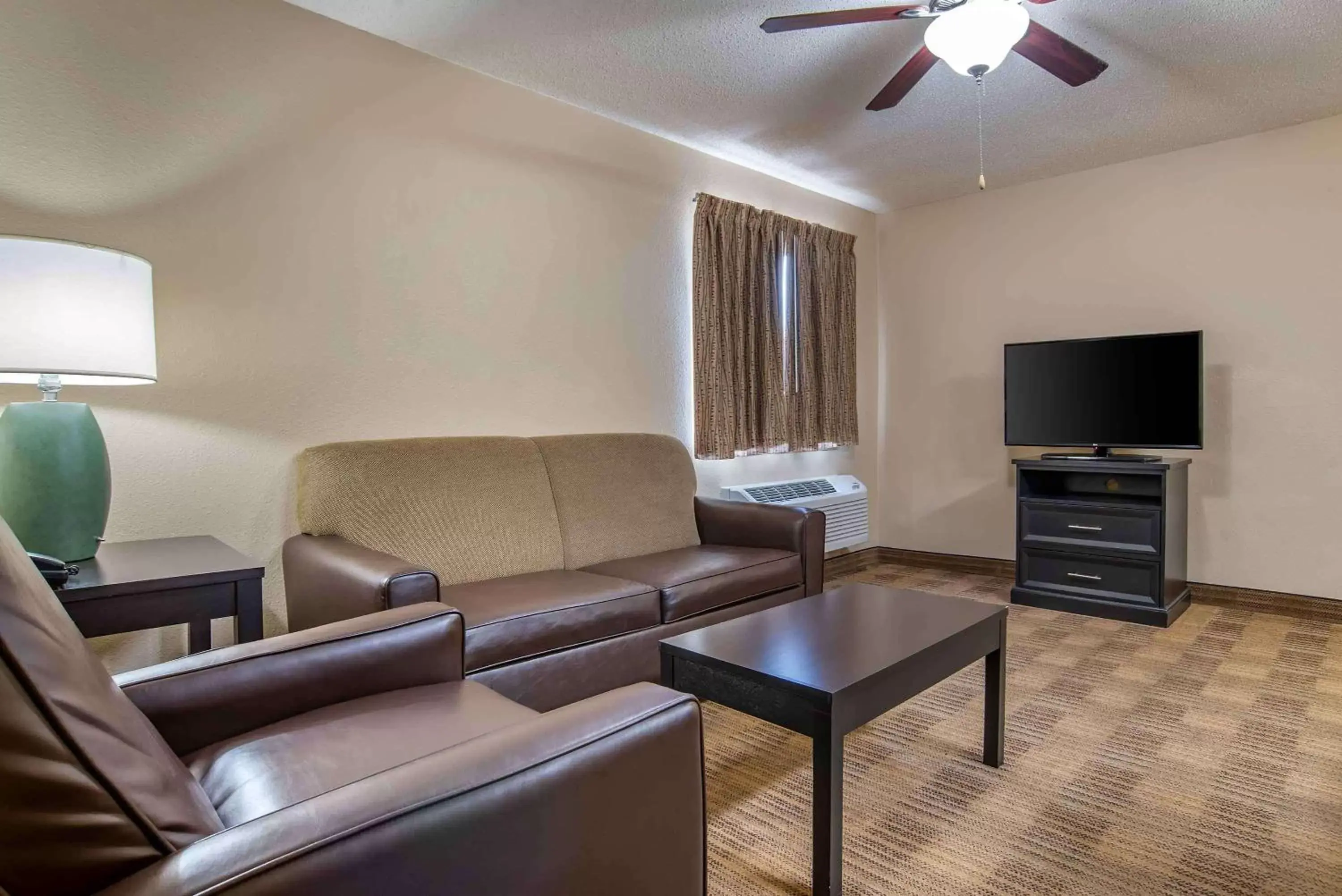 Bedroom, Seating Area in Extended Stay America Select Suites - Detroit - Ann Arbor - University South