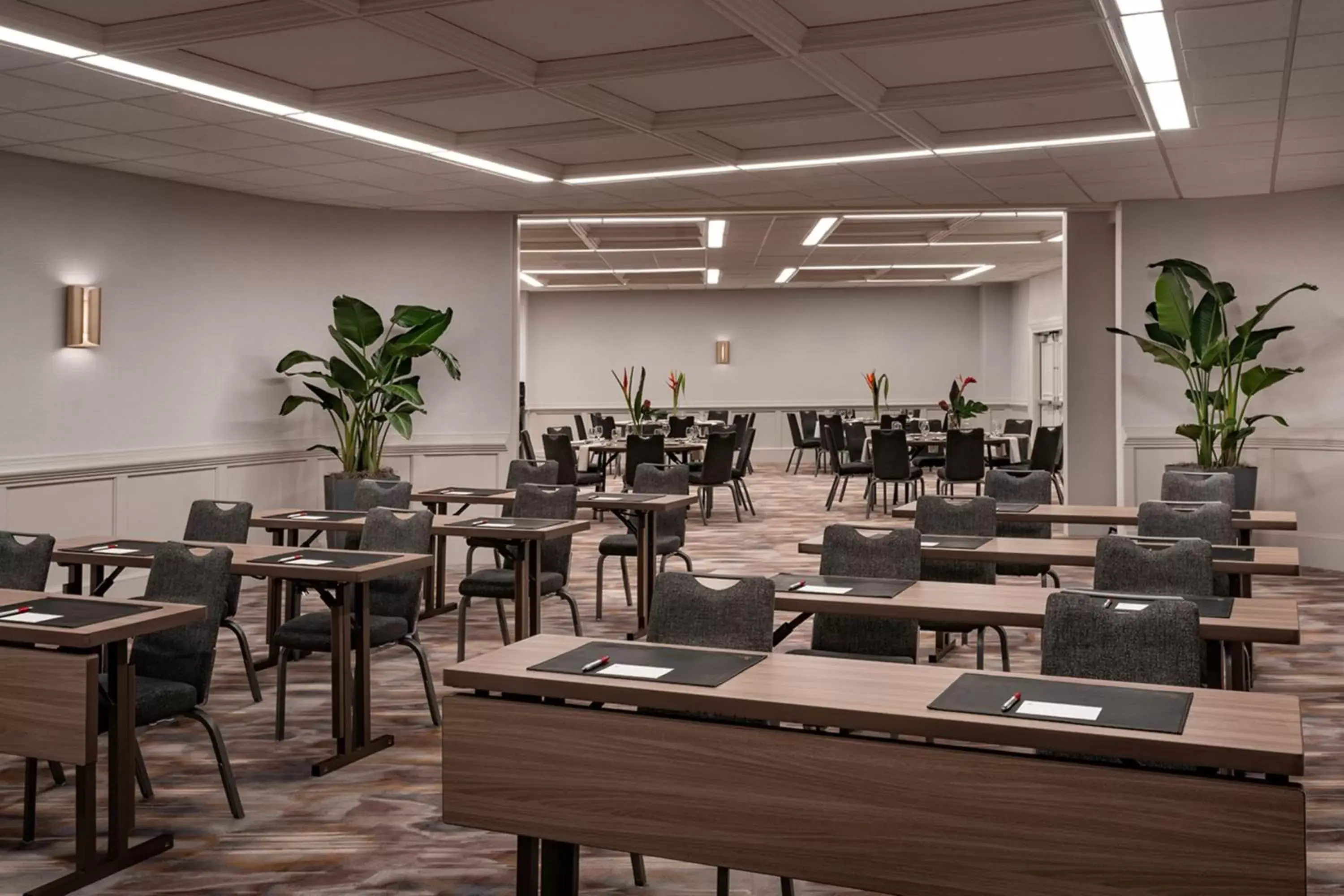 Meeting/conference room, Restaurant/Places to Eat in Tampa Airport Marriott