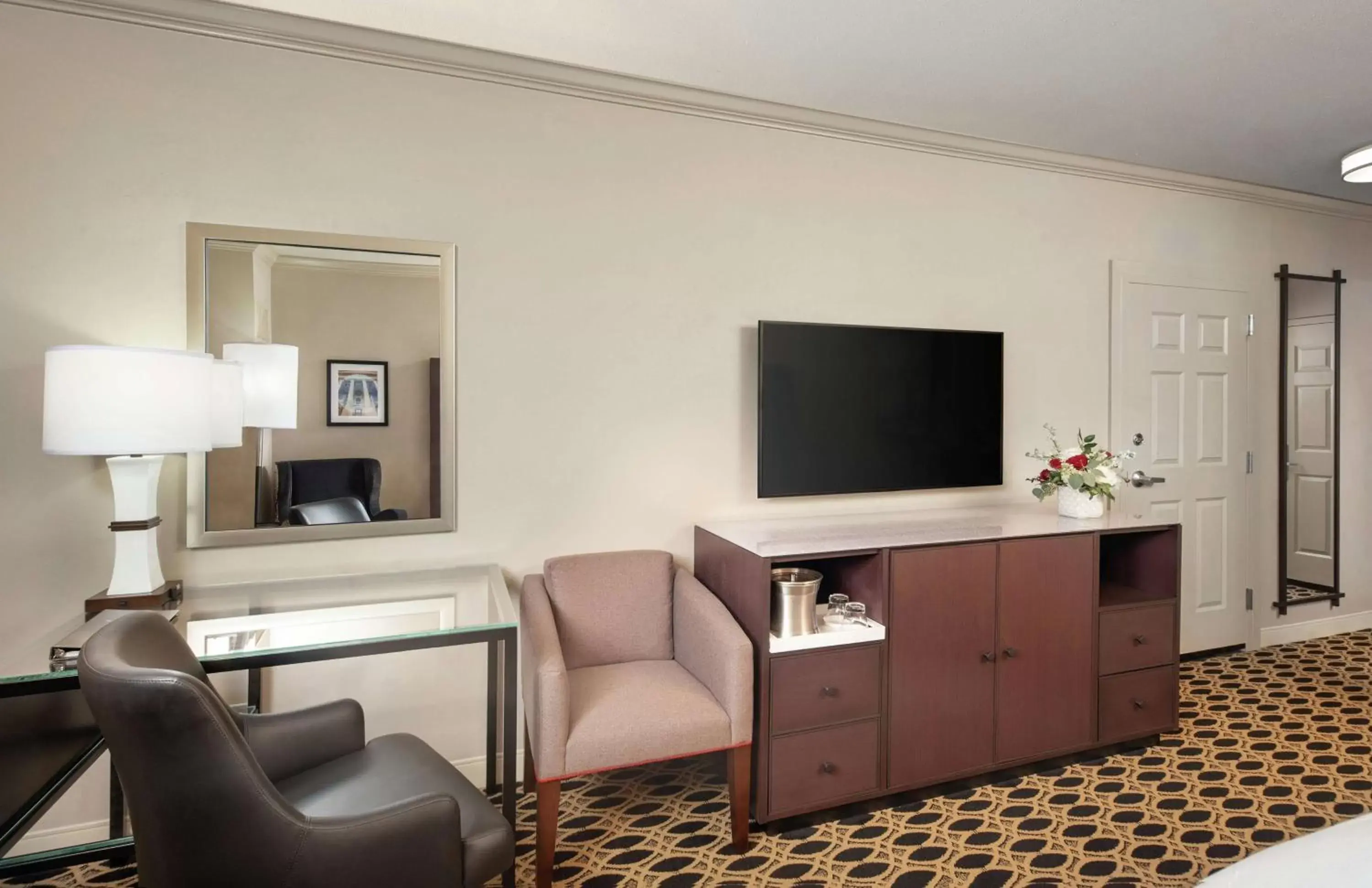 Bedroom, TV/Entertainment Center in Hilton Columbia Center