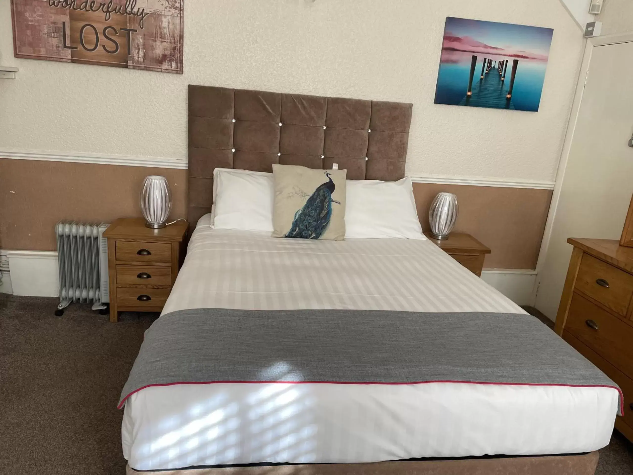 Bedroom, Bed in Diamonds Villa near York Hospital