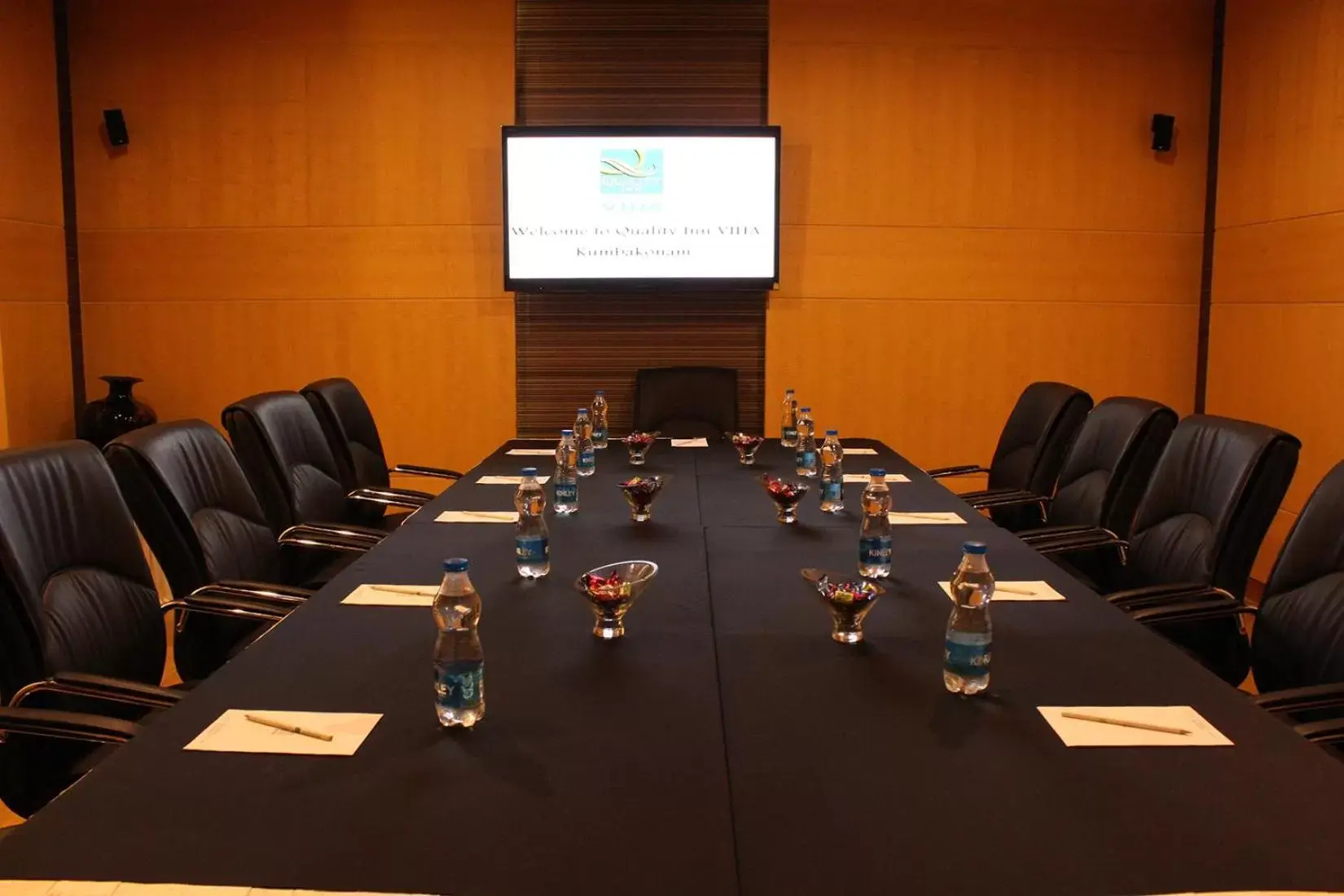 Business Area/Conference Room in Quality Inn VIHA